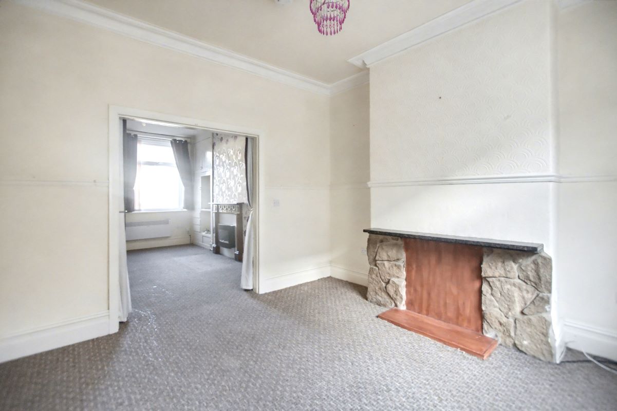 Image 4 of 19