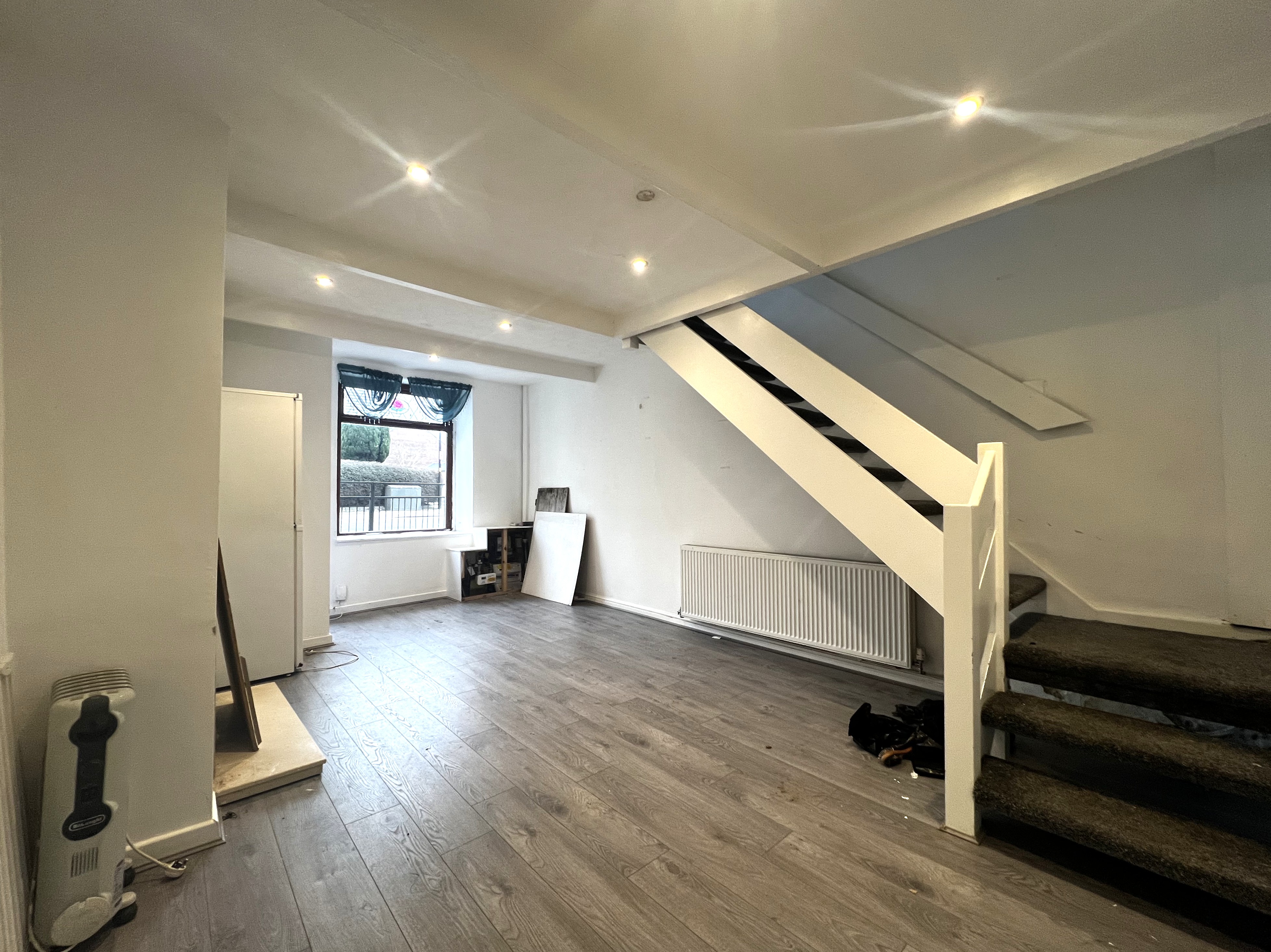 Image 2 of 10