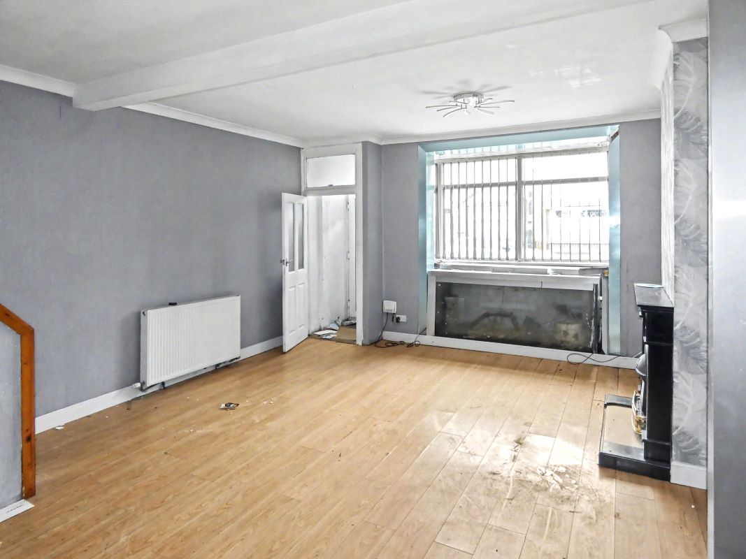 Image 2 of 18