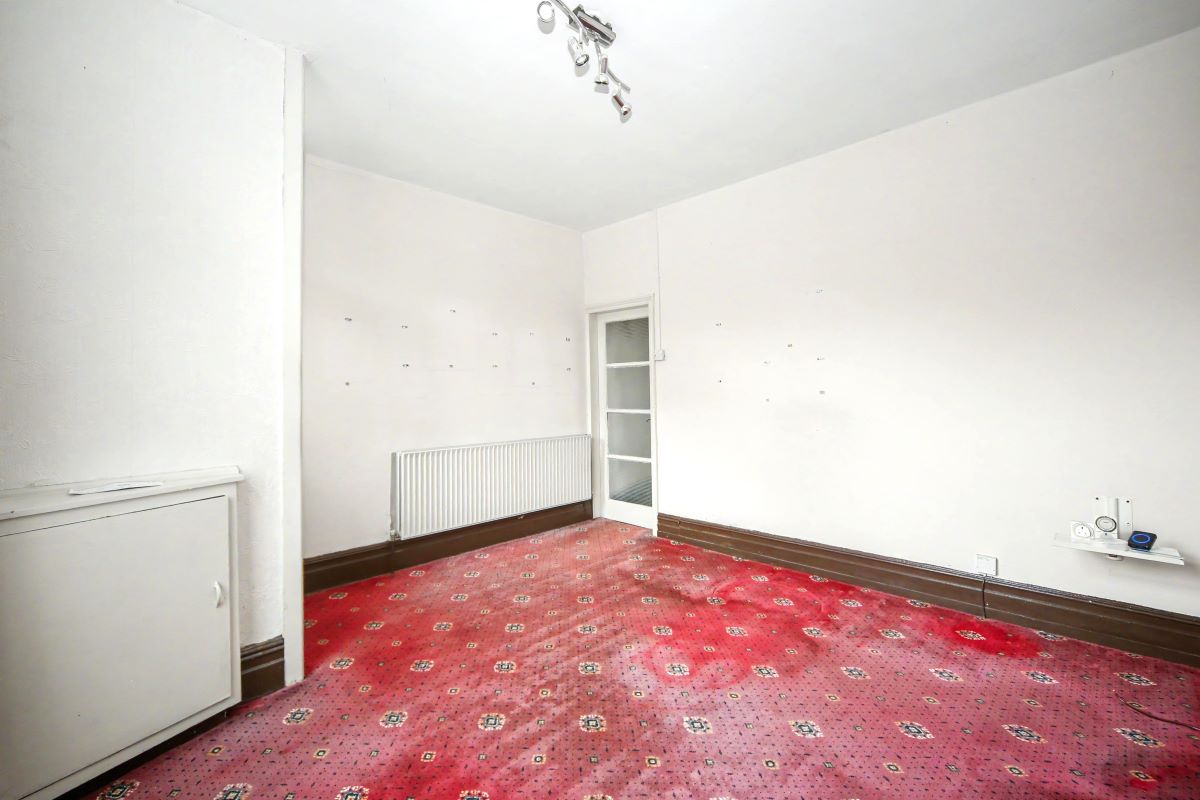 Image 4 of 18