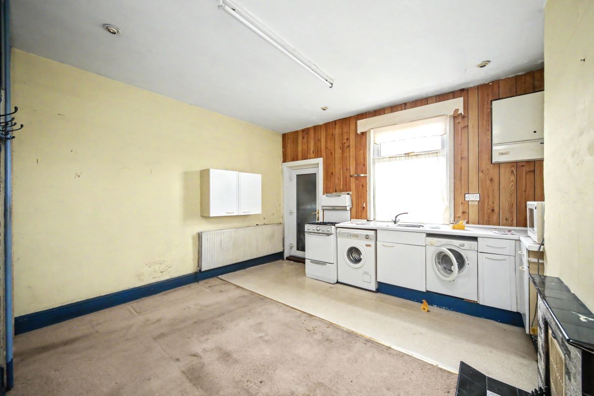 Image 5 of 18