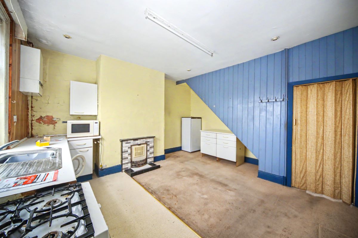 Image 7 of 18