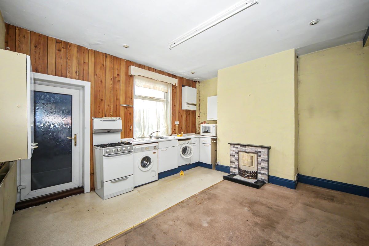 Image 6 of 18