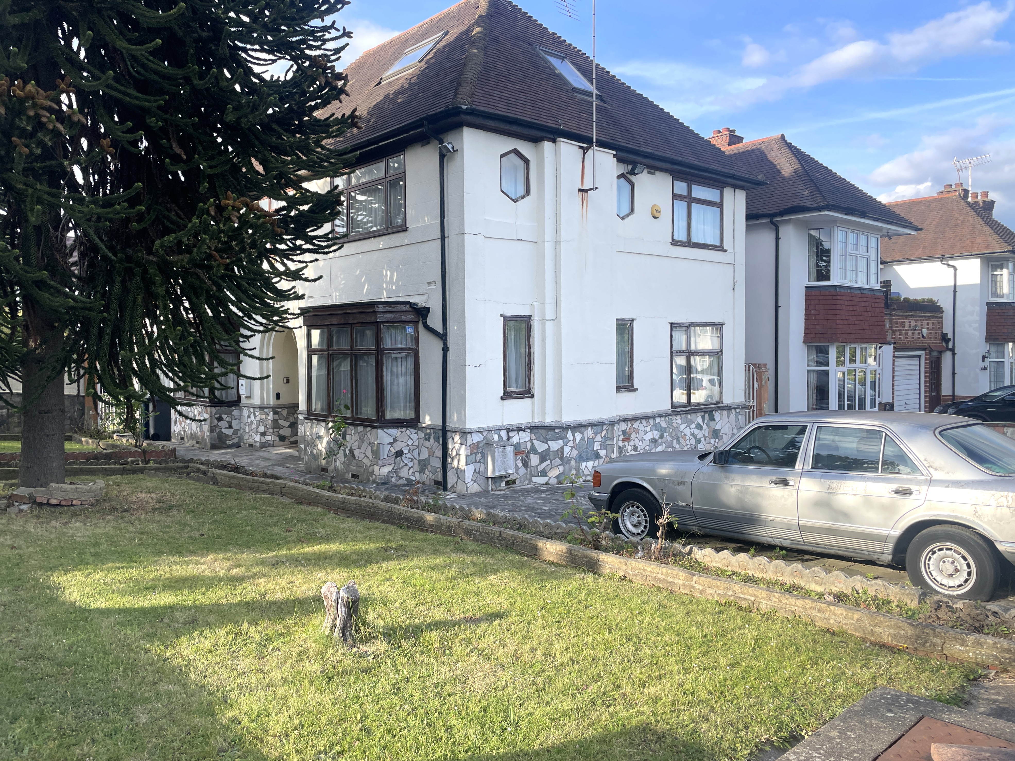 Image 4 of 27