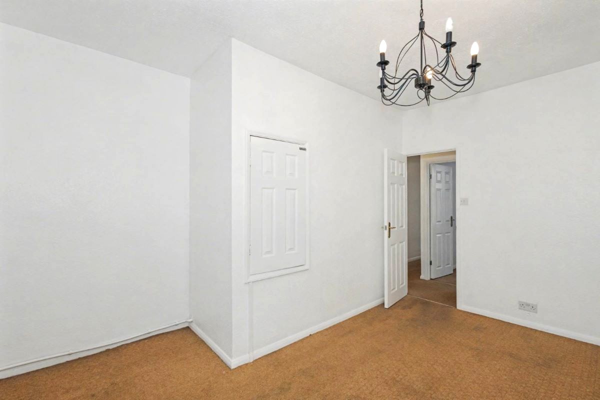 Image 4 of 6