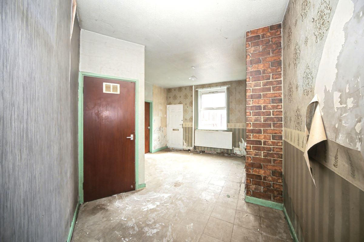 Image 3 of 18