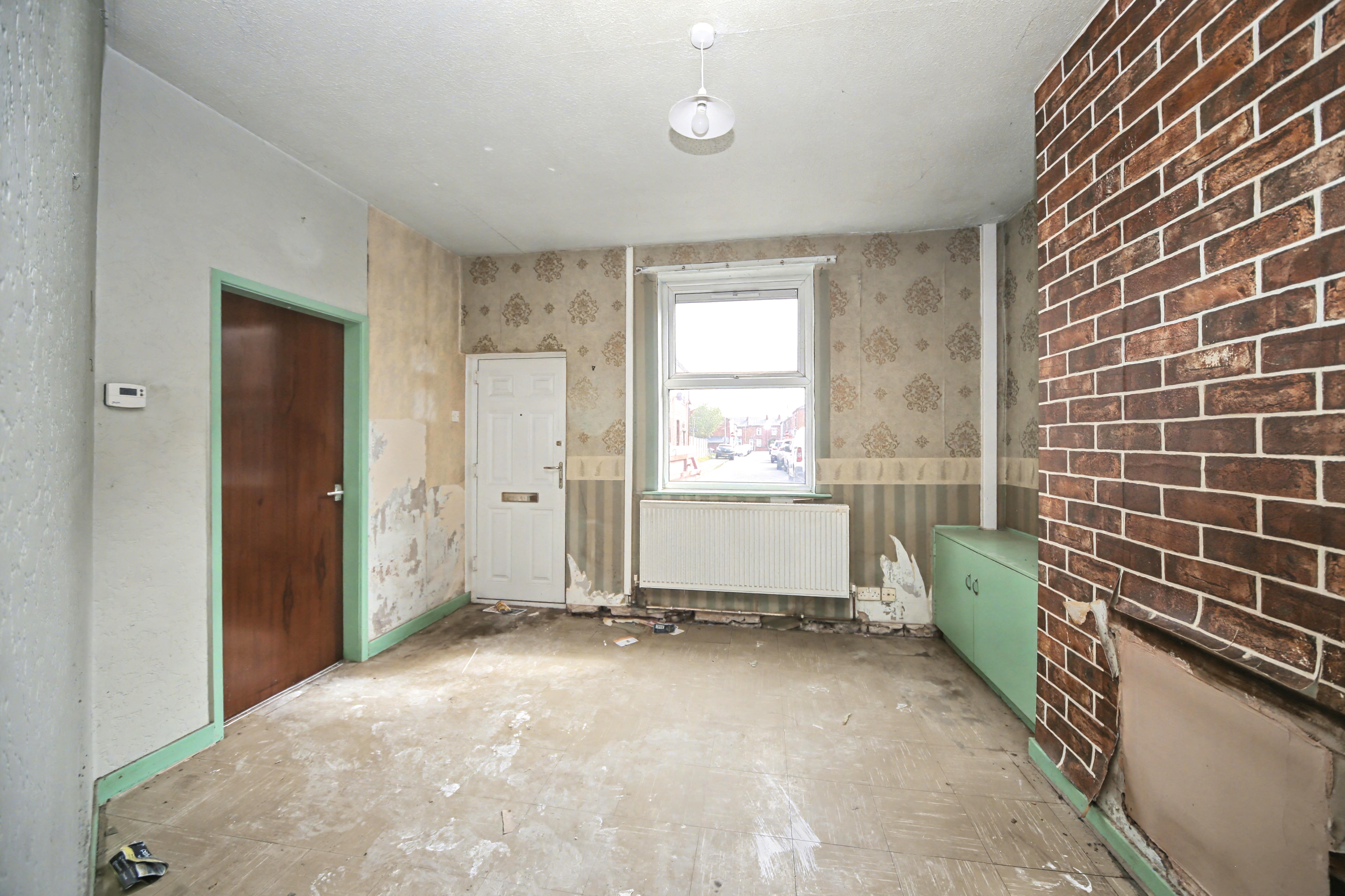 Image 2 of 18
