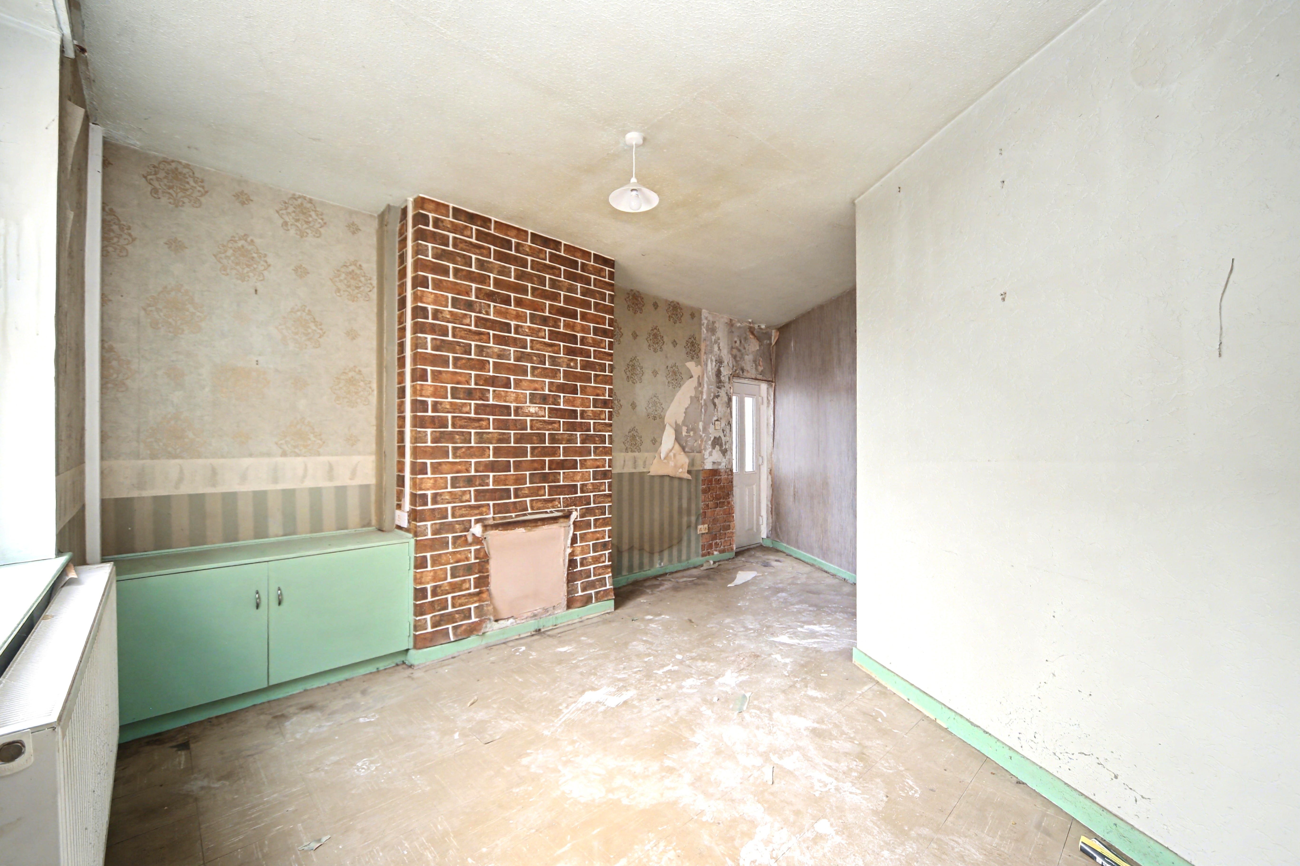 Image 4 of 18