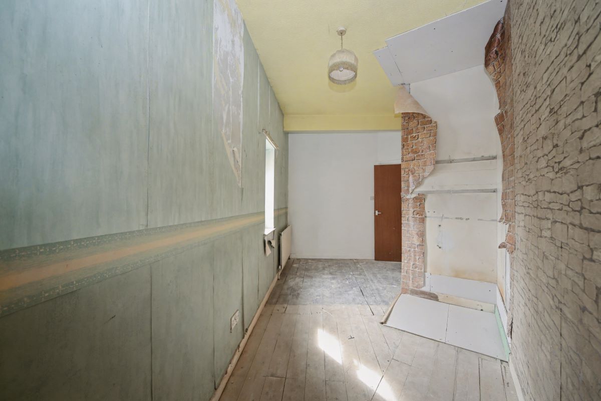 Image 10 of 18