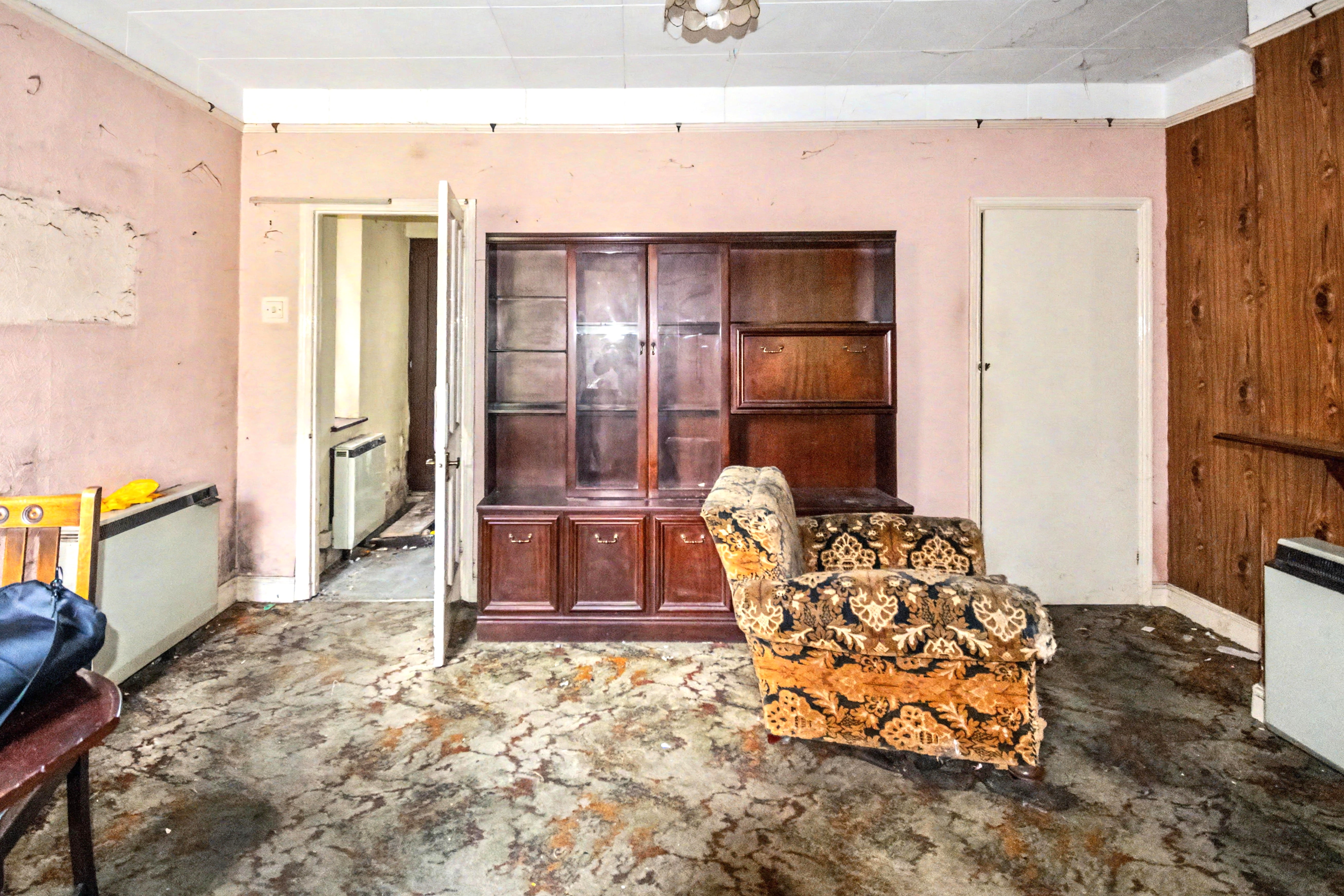 Image 4 of 18