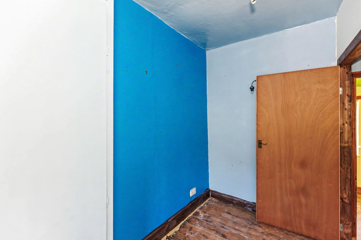 Image 6 of 9