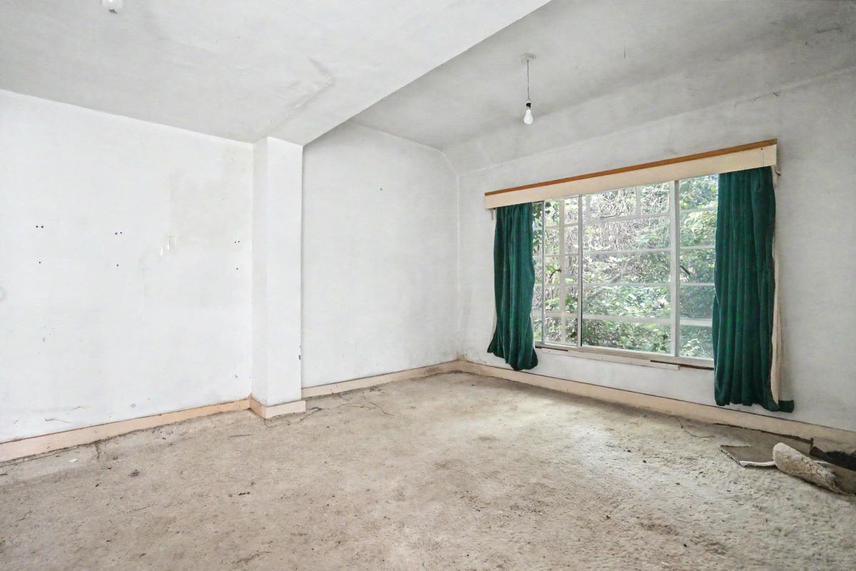 Image 3 of 20