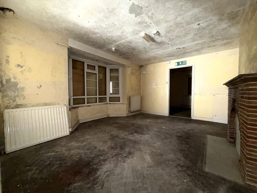 Image 6 of 19