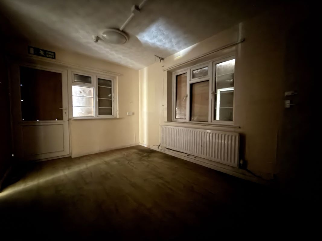 Image 7 of 19