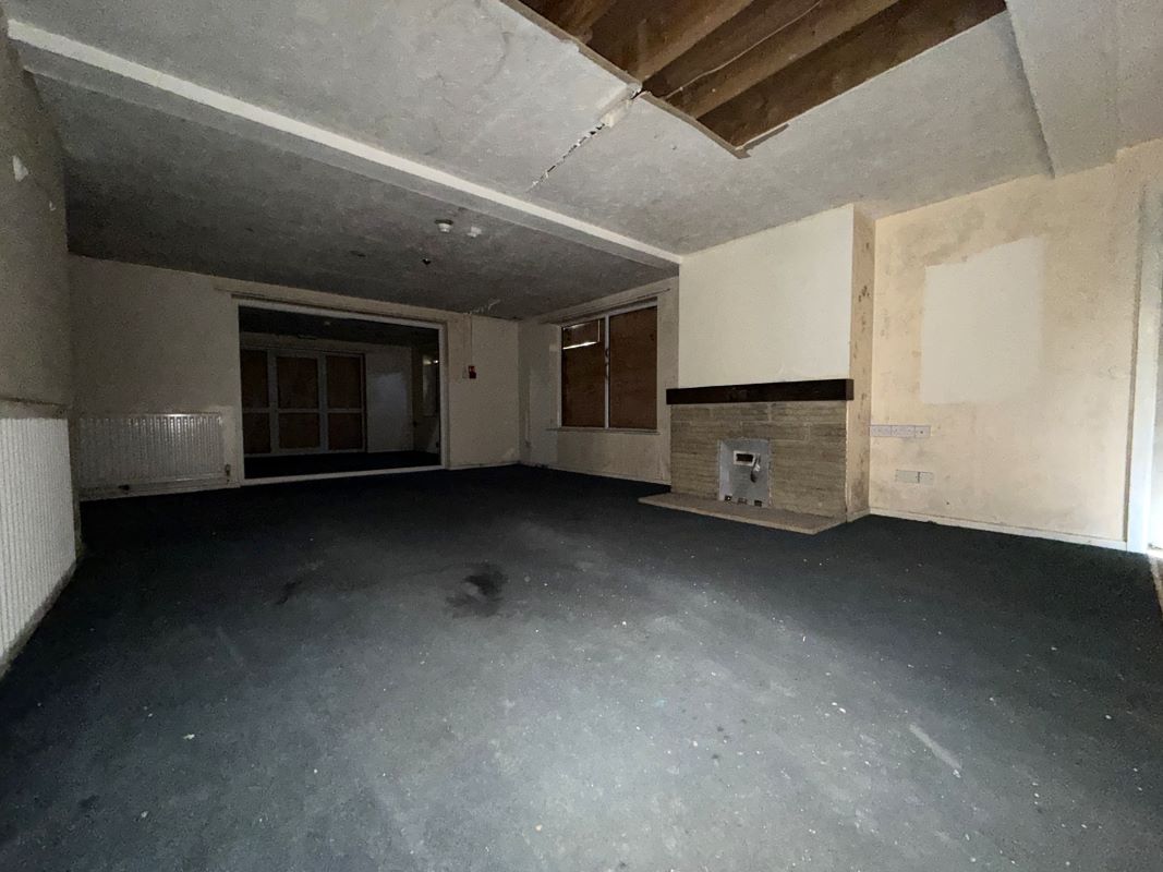 Image 4 of 19