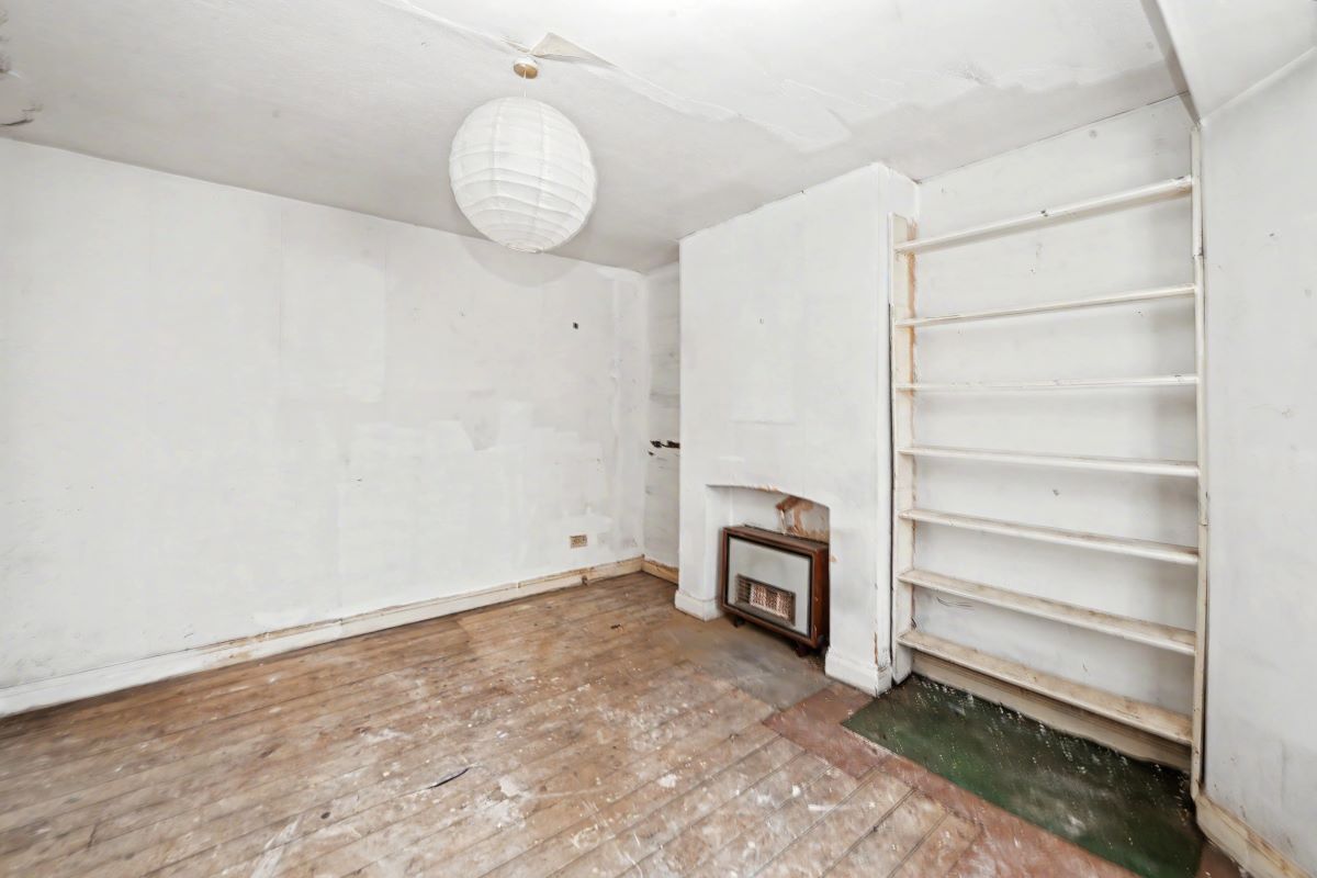 Image 7 of 16