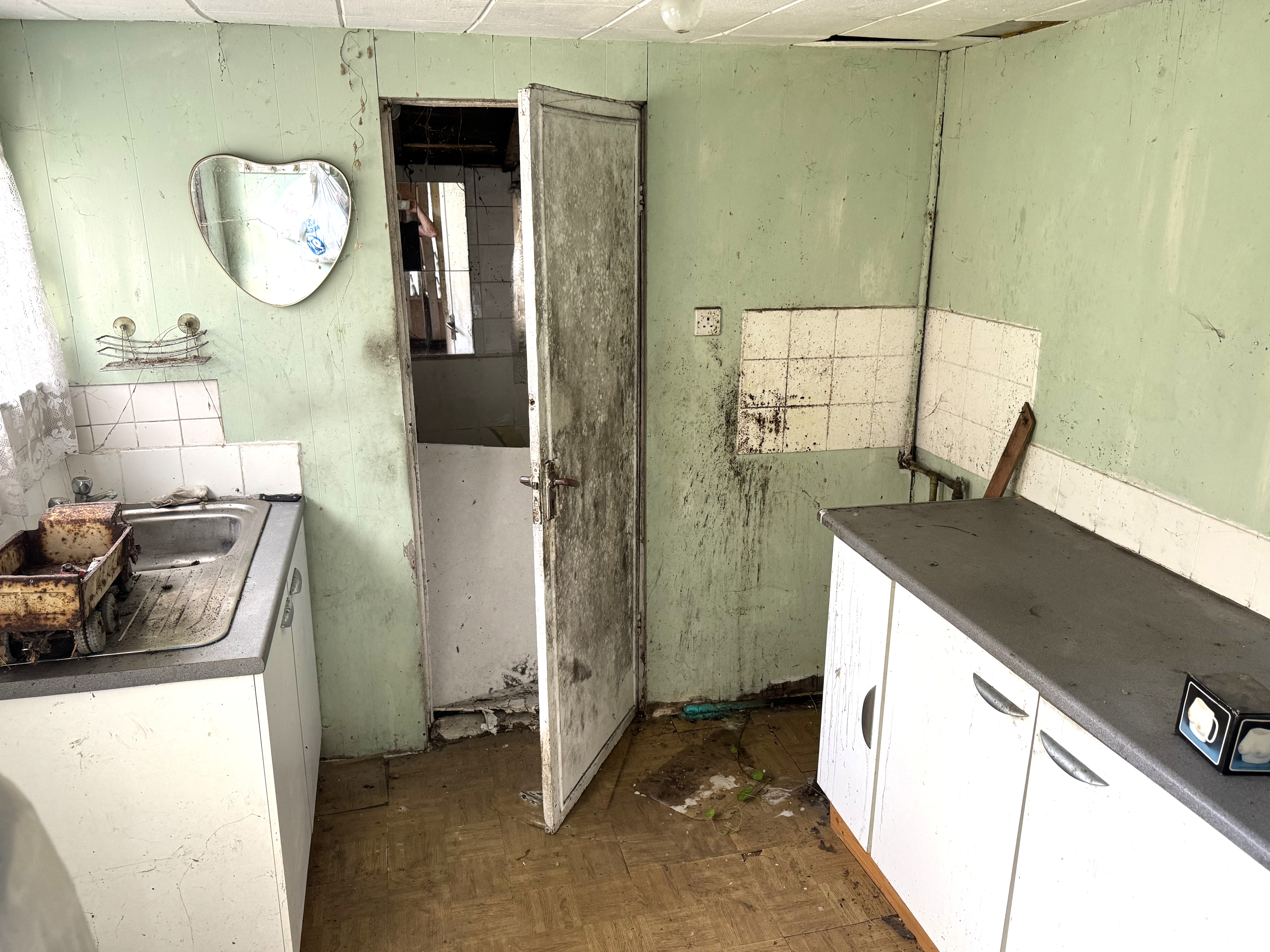 Image 4 of 8
