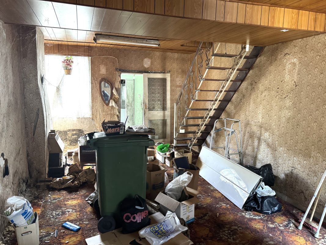 Image 2 of 8