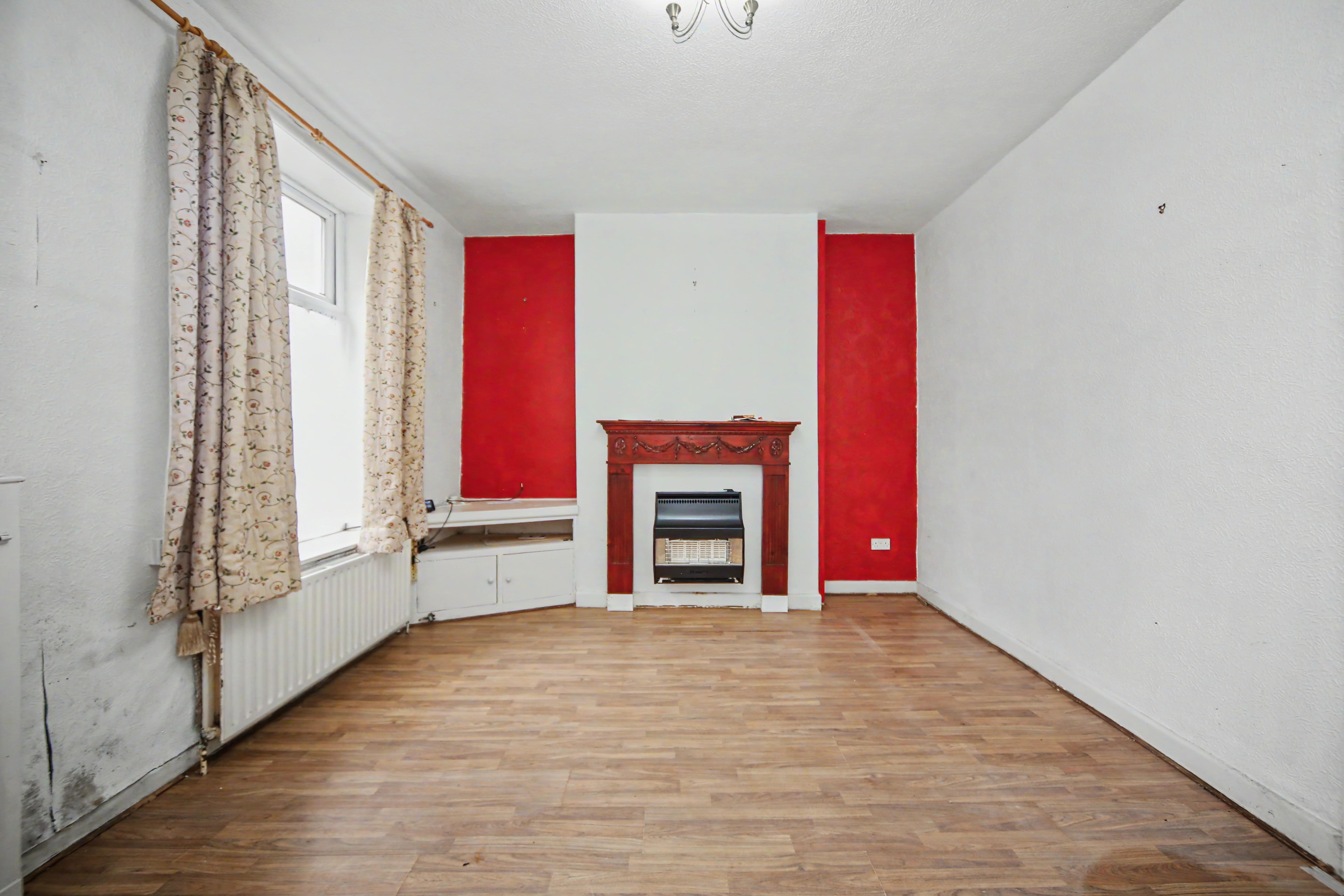 Image 4 of 16