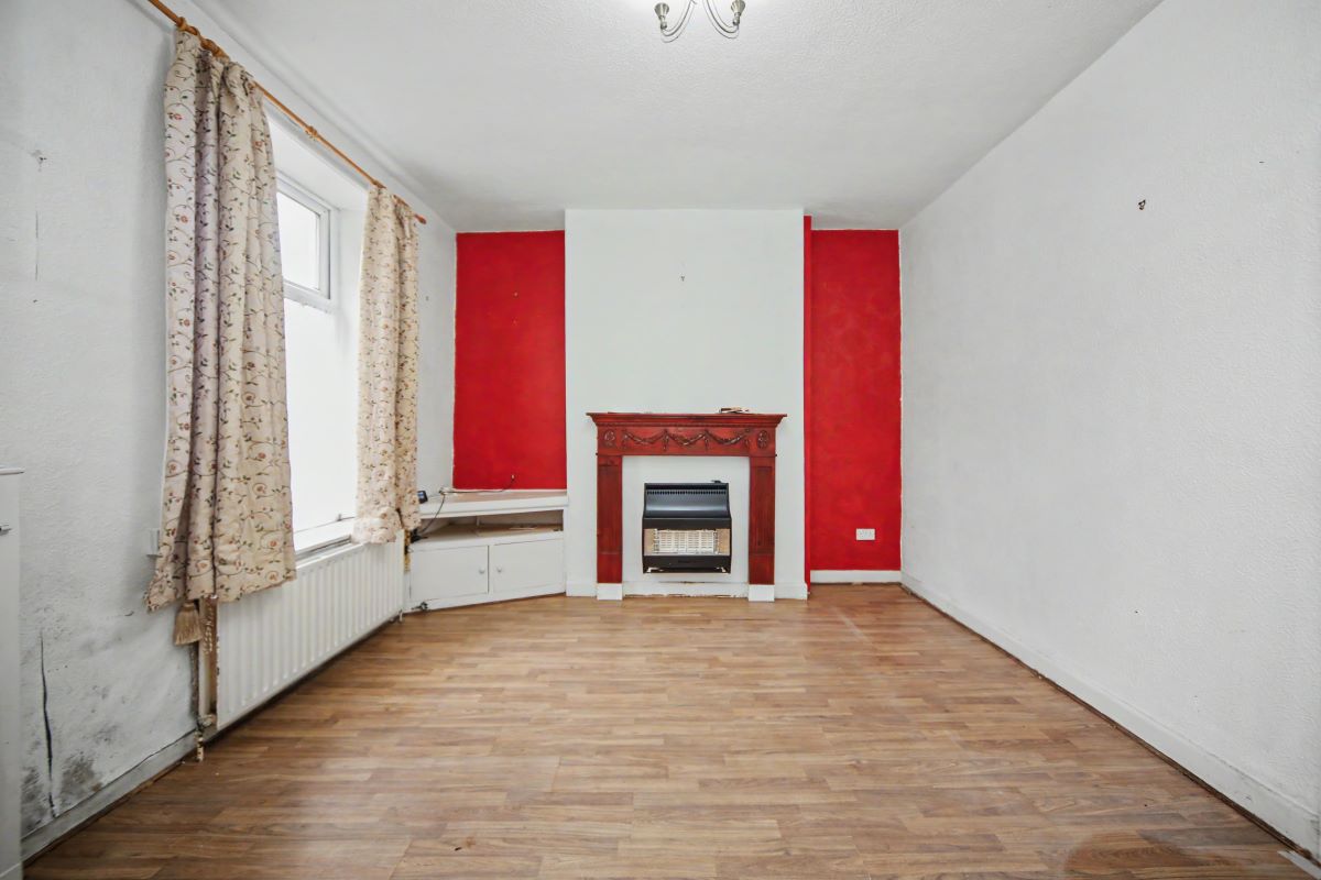 Image 4 of 16