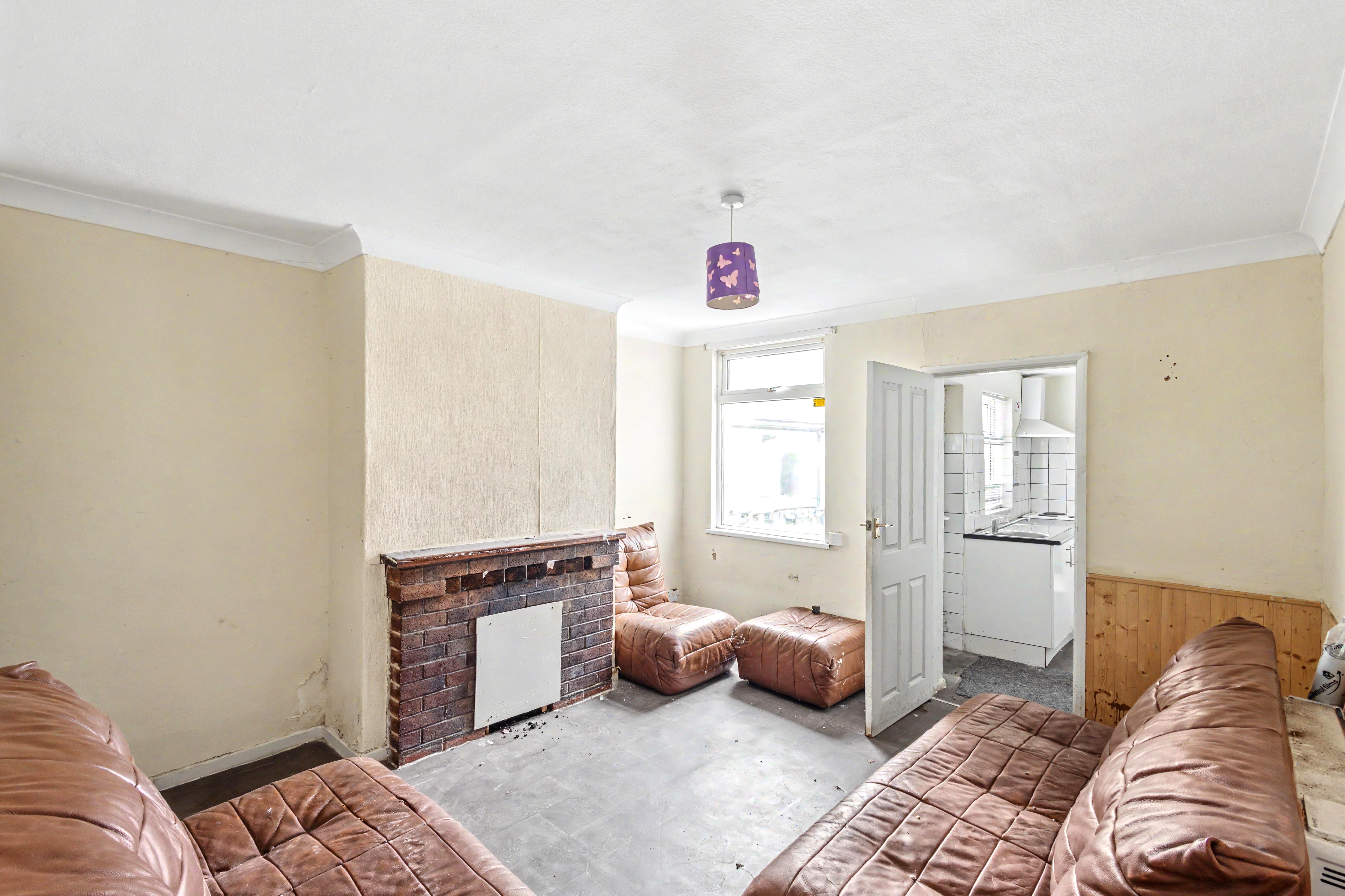 Image 4 of 18