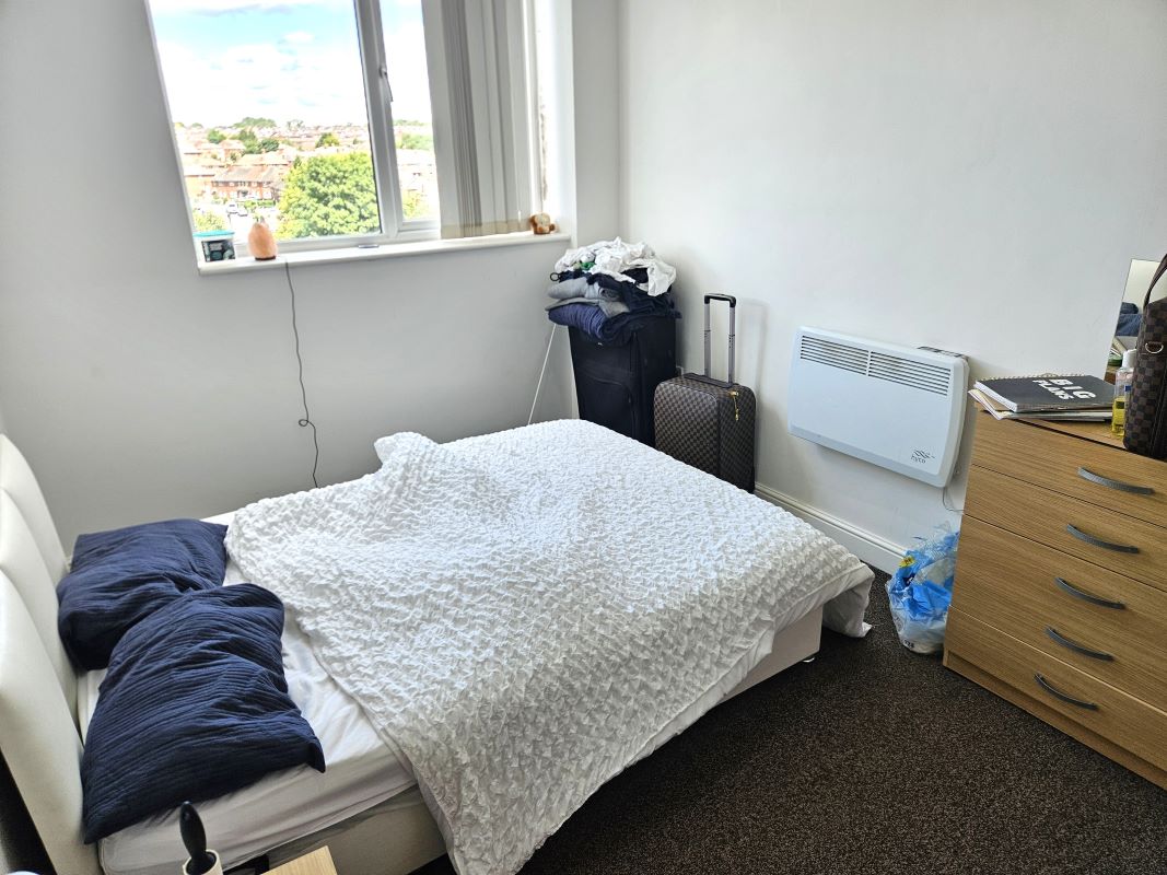 Image 4 of 8