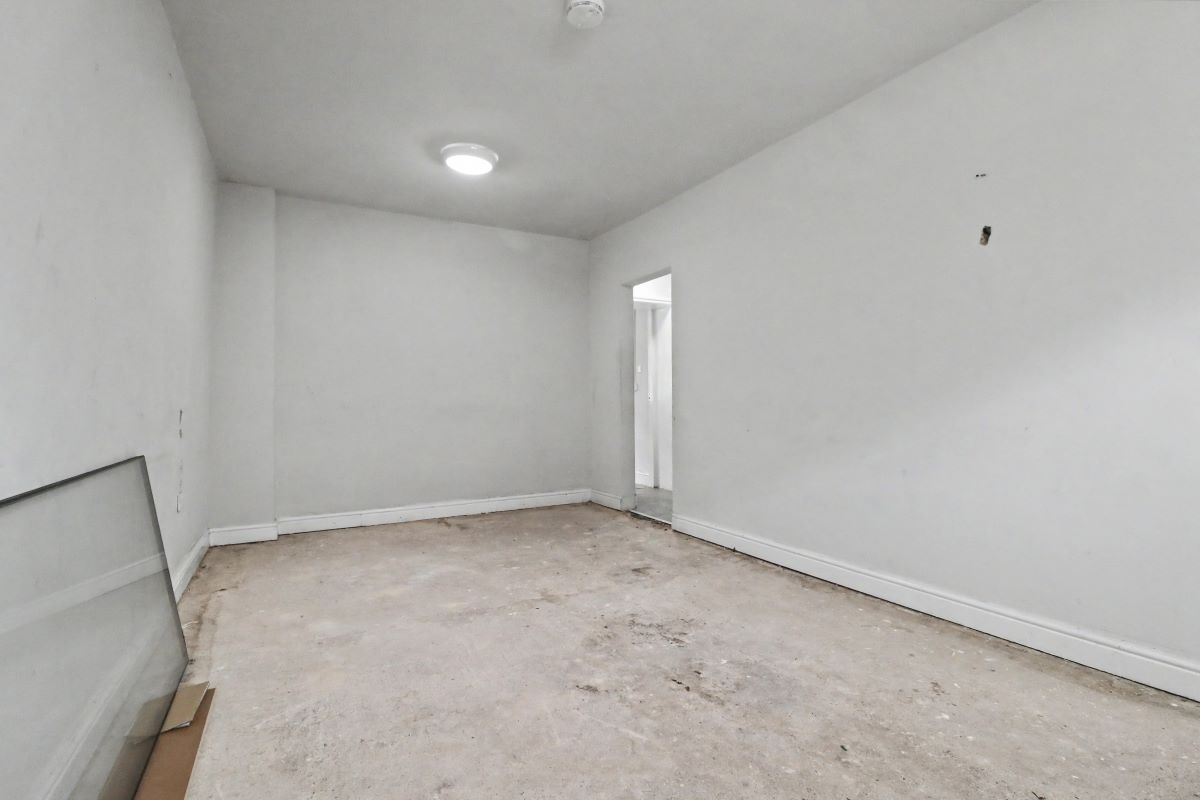 Image 2 of 8