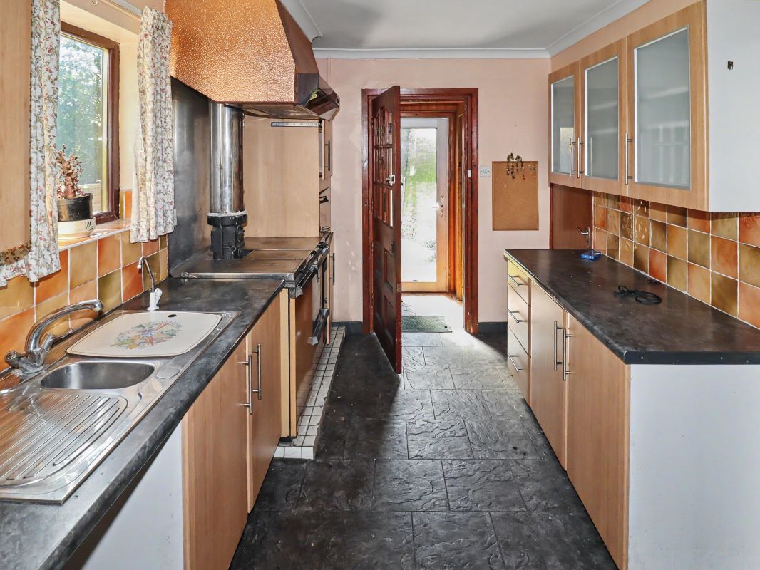 Image 5 of 19