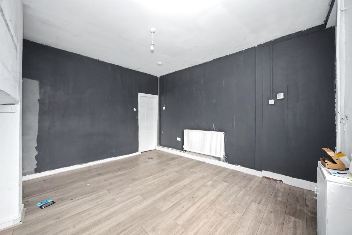 Image 4 of 18