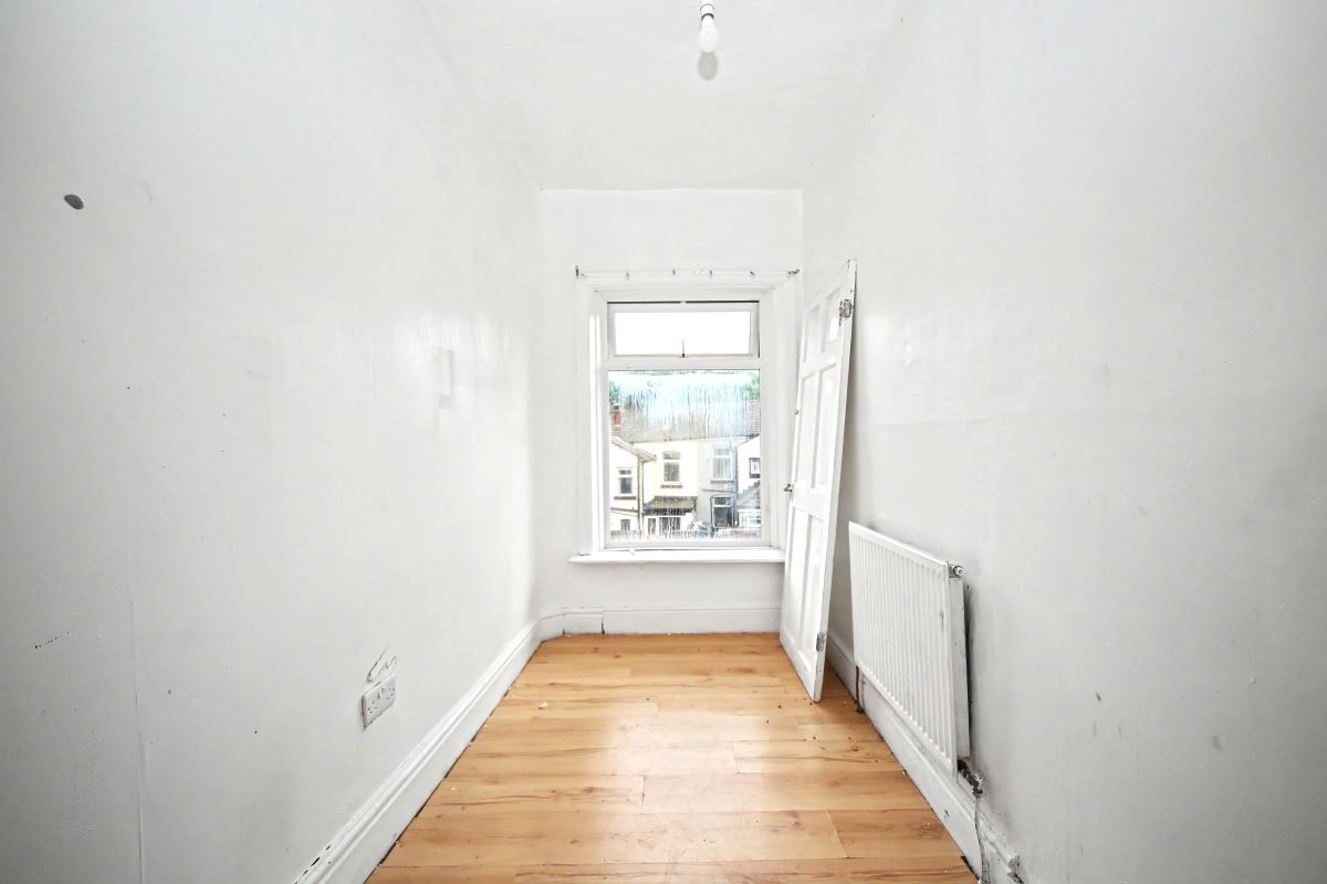 Image 10 of 18