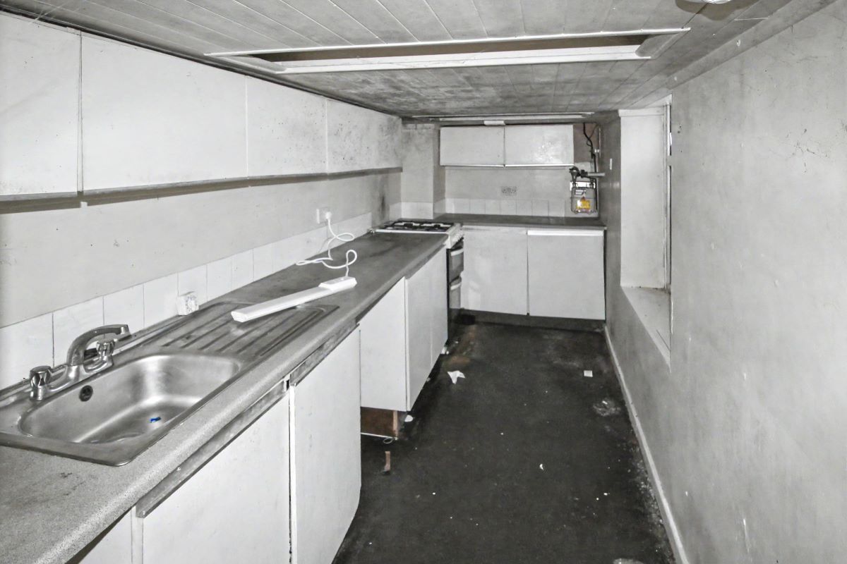 Image 4 of 15