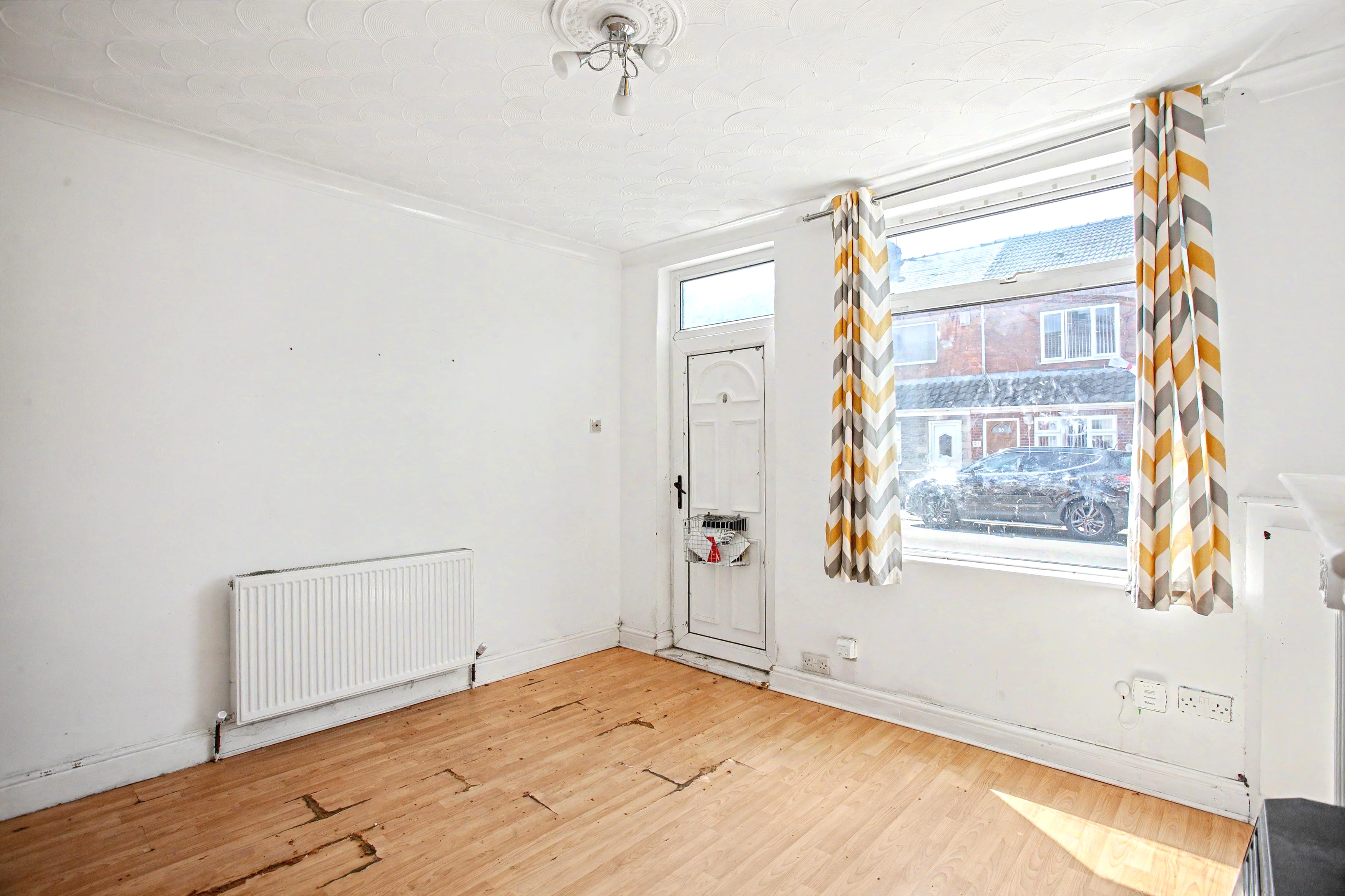 Image 4 of 20
