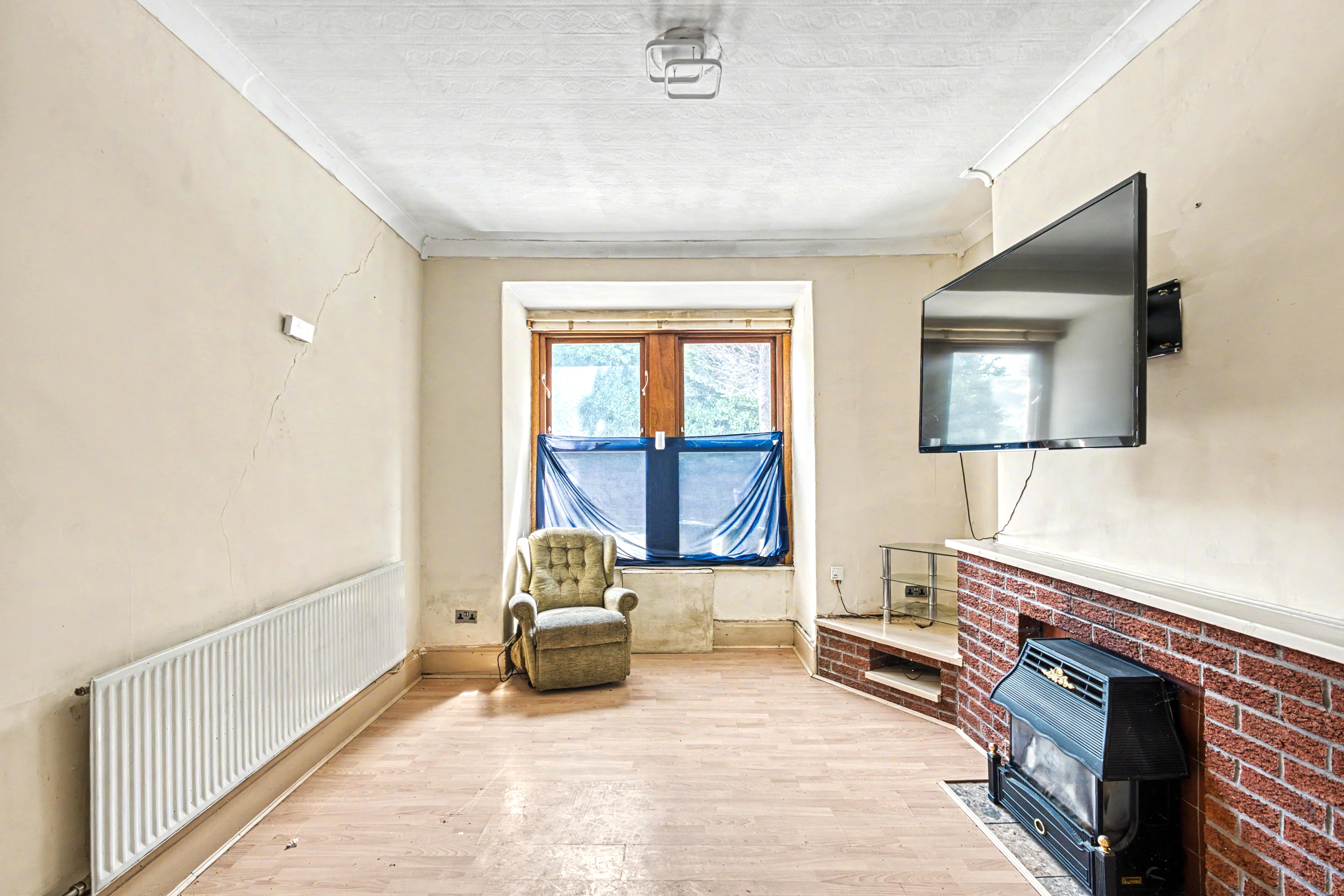 Image 2 of 18