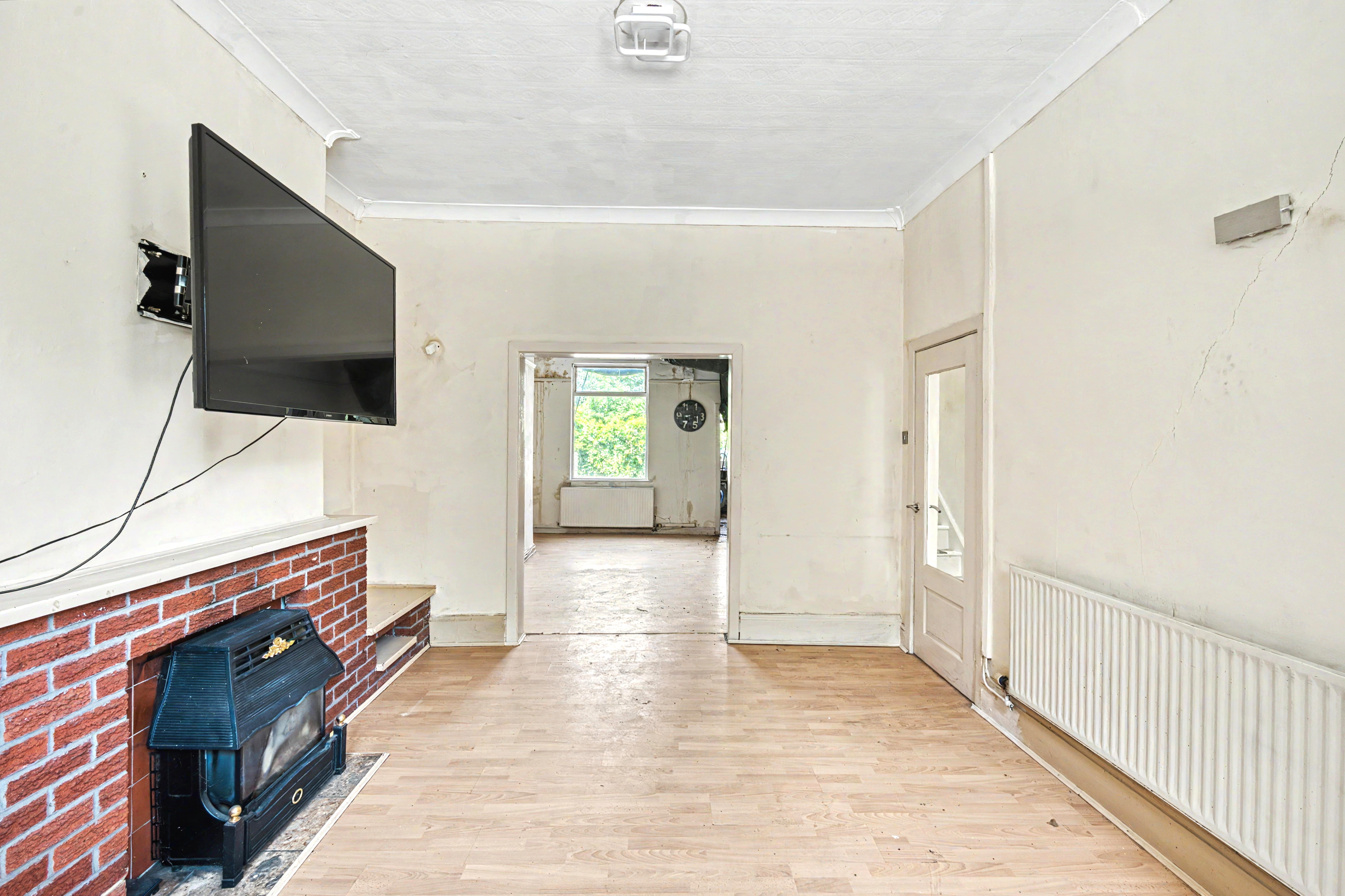 Image 3 of 18