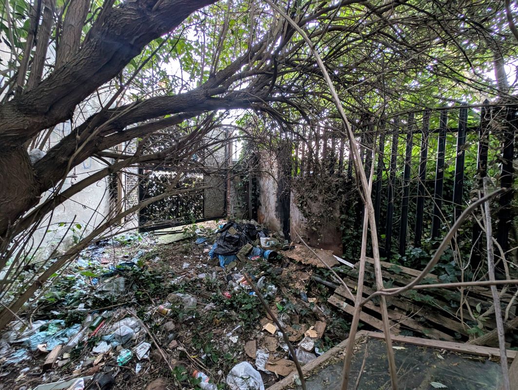 Image 4 of 4