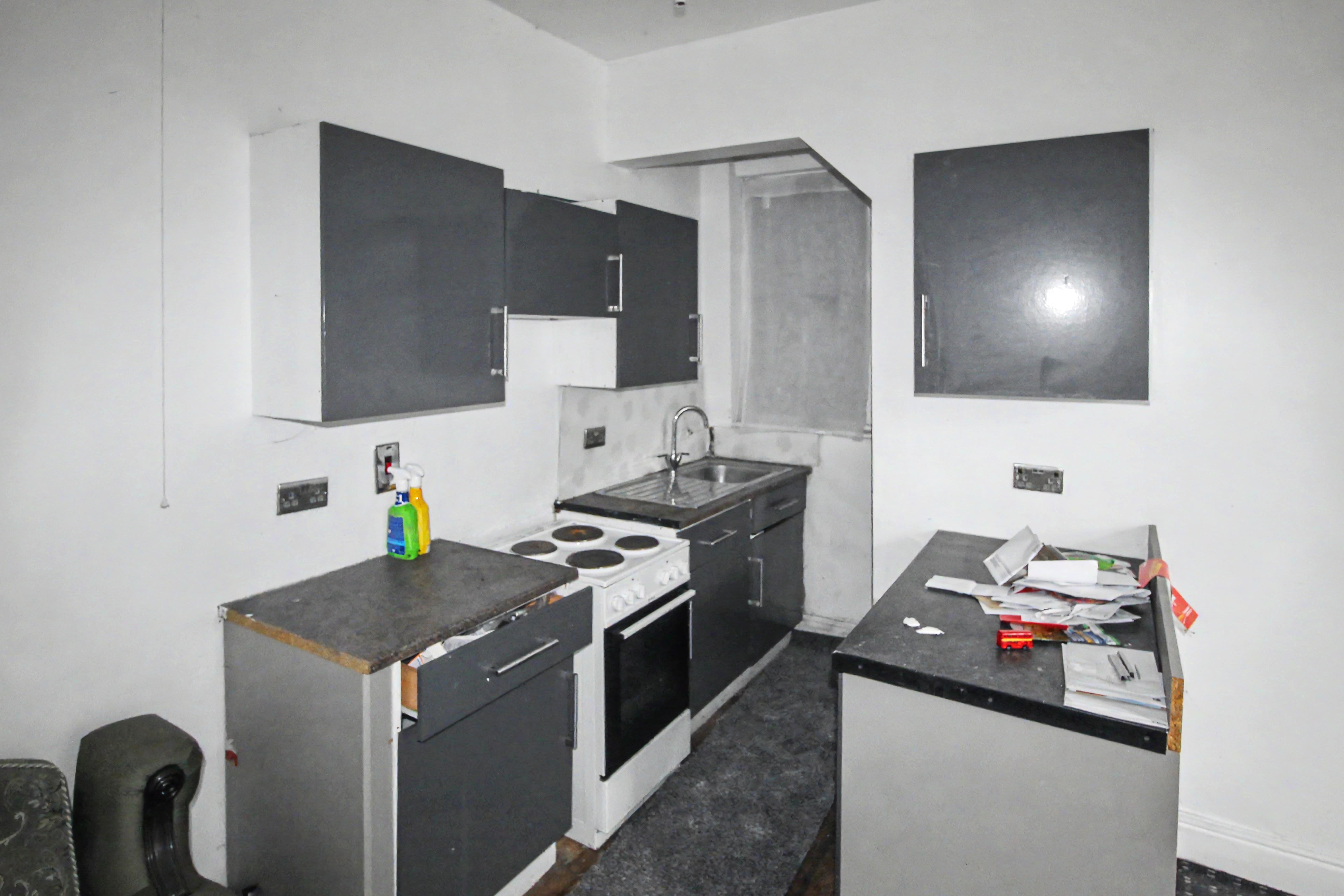 Image 4 of 16