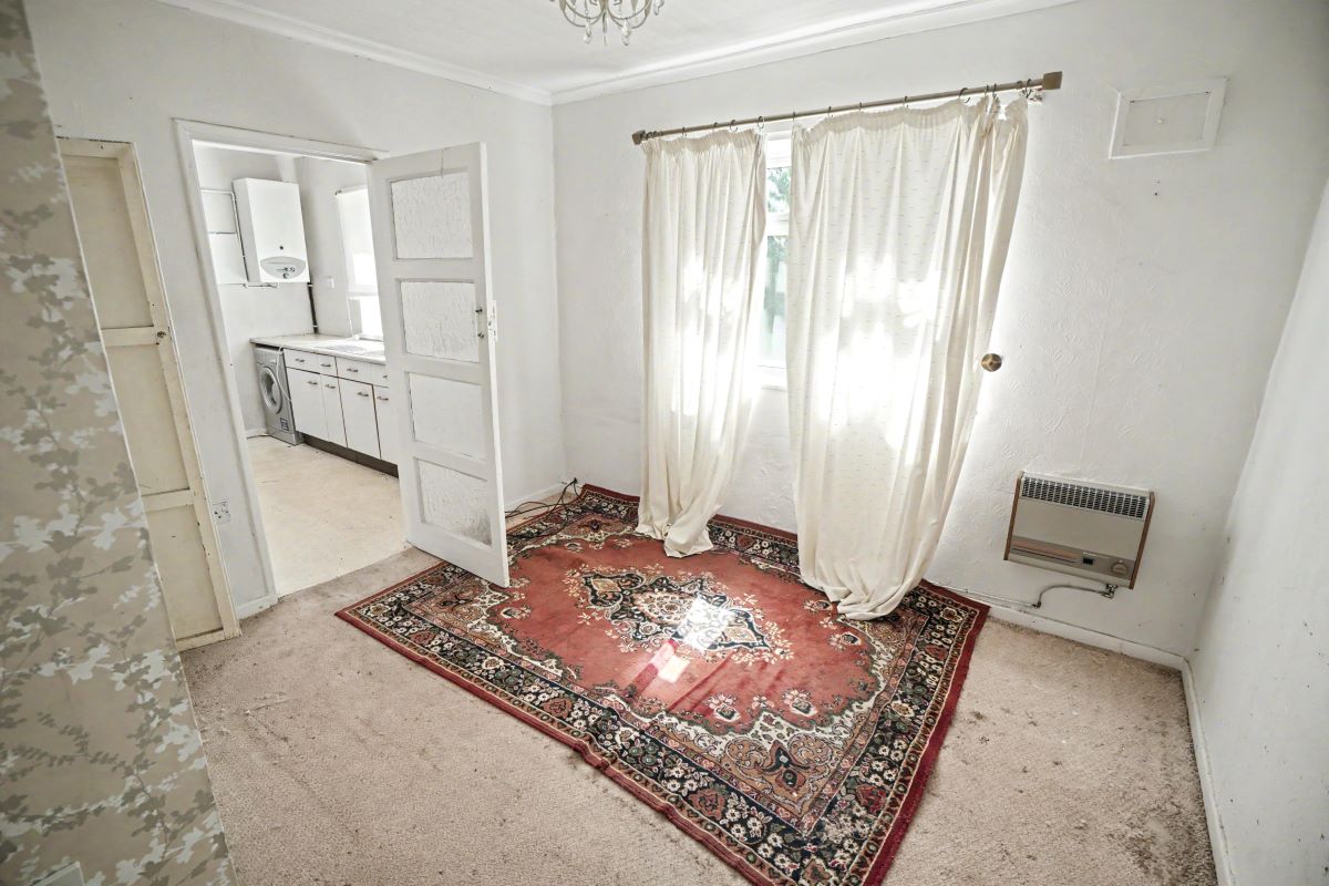 Image 4 of 18