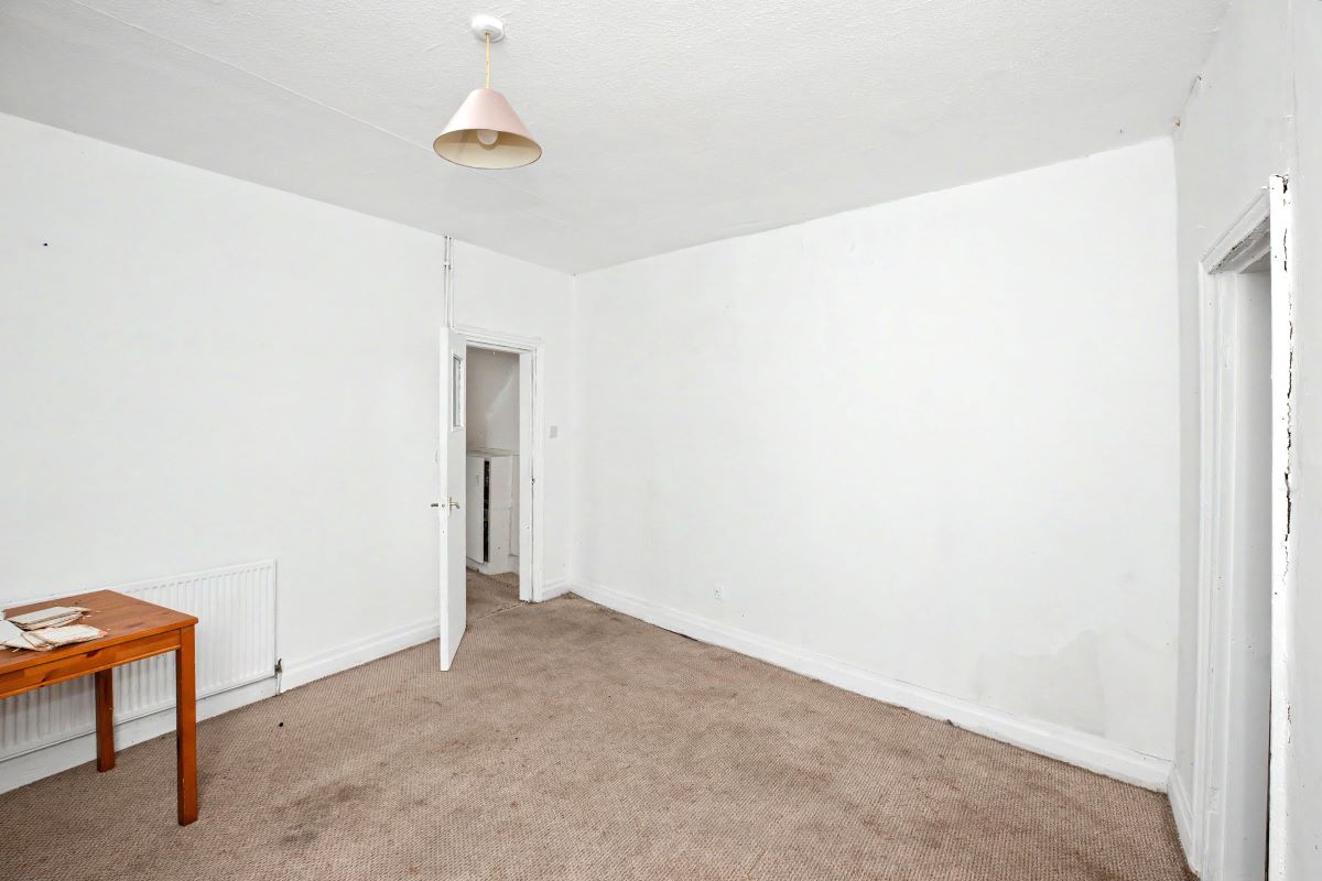 Image 5 of 19