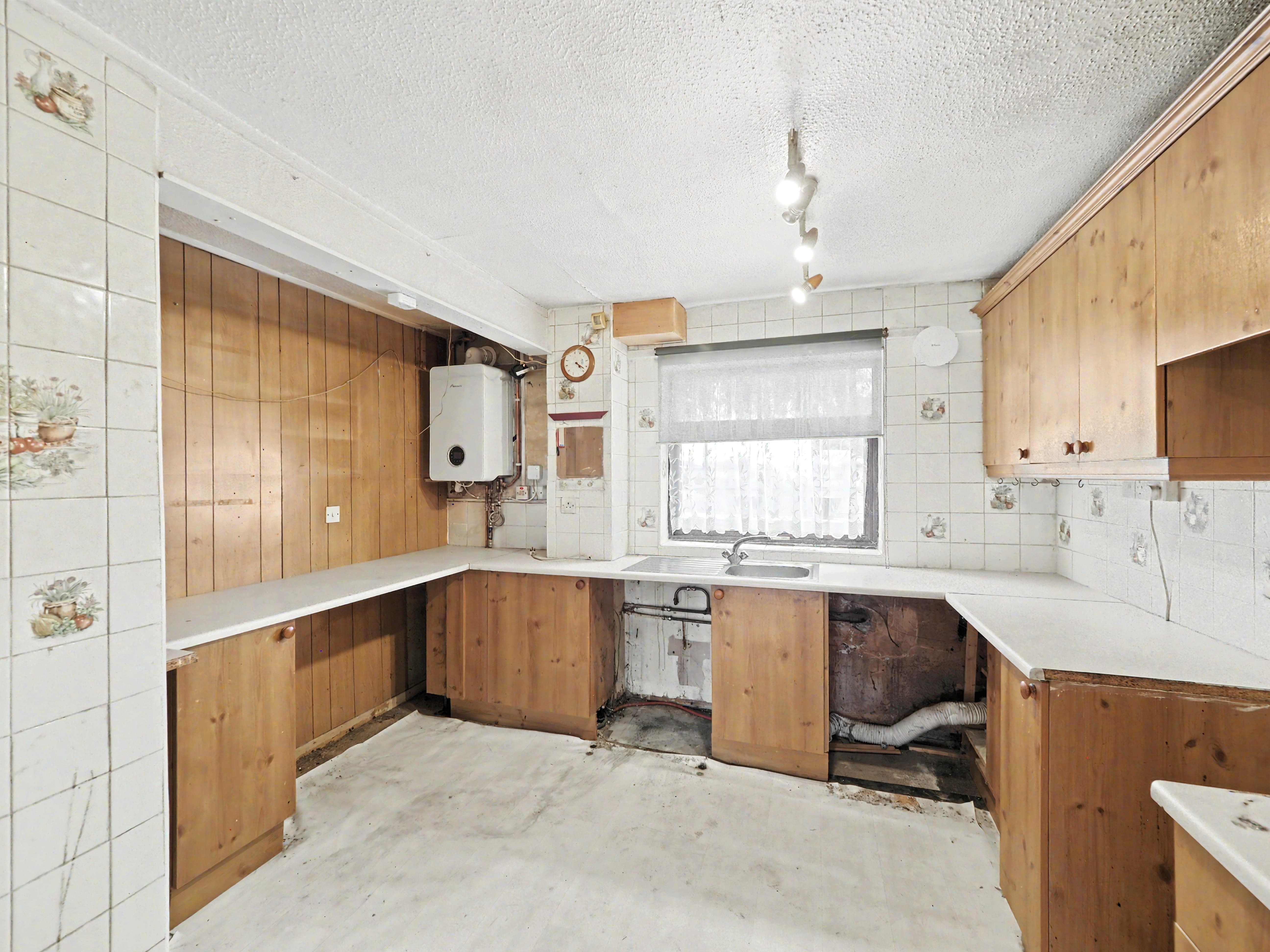 Image 4 of 21