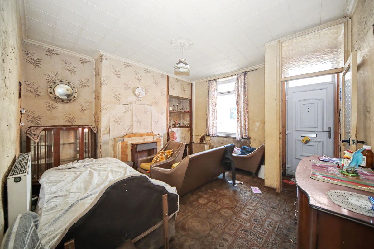 Image 4 of 21