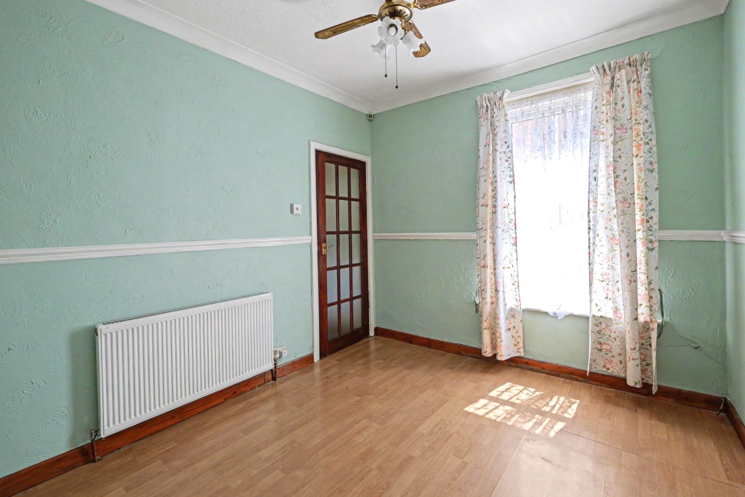 Image 4 of 18