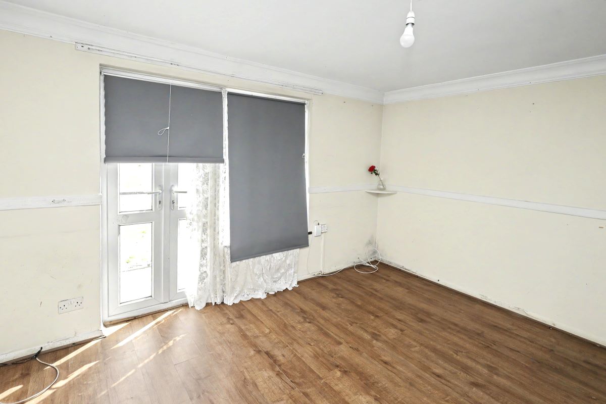 Image 4 of 21