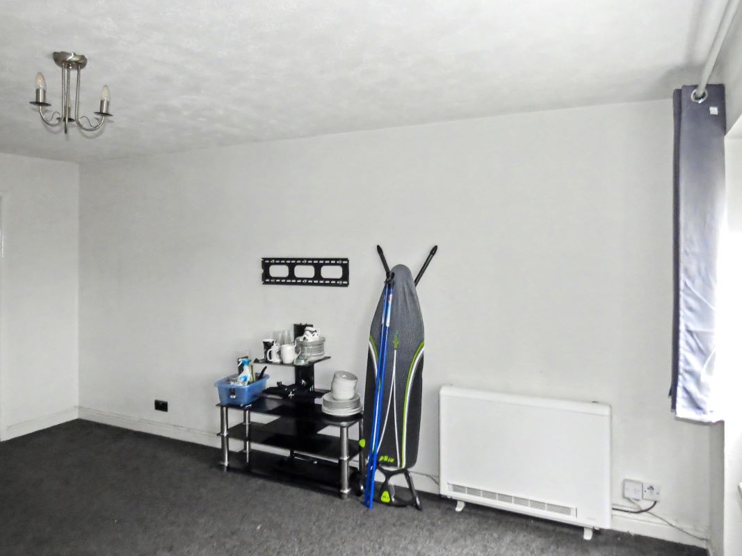 Image 4 of 18