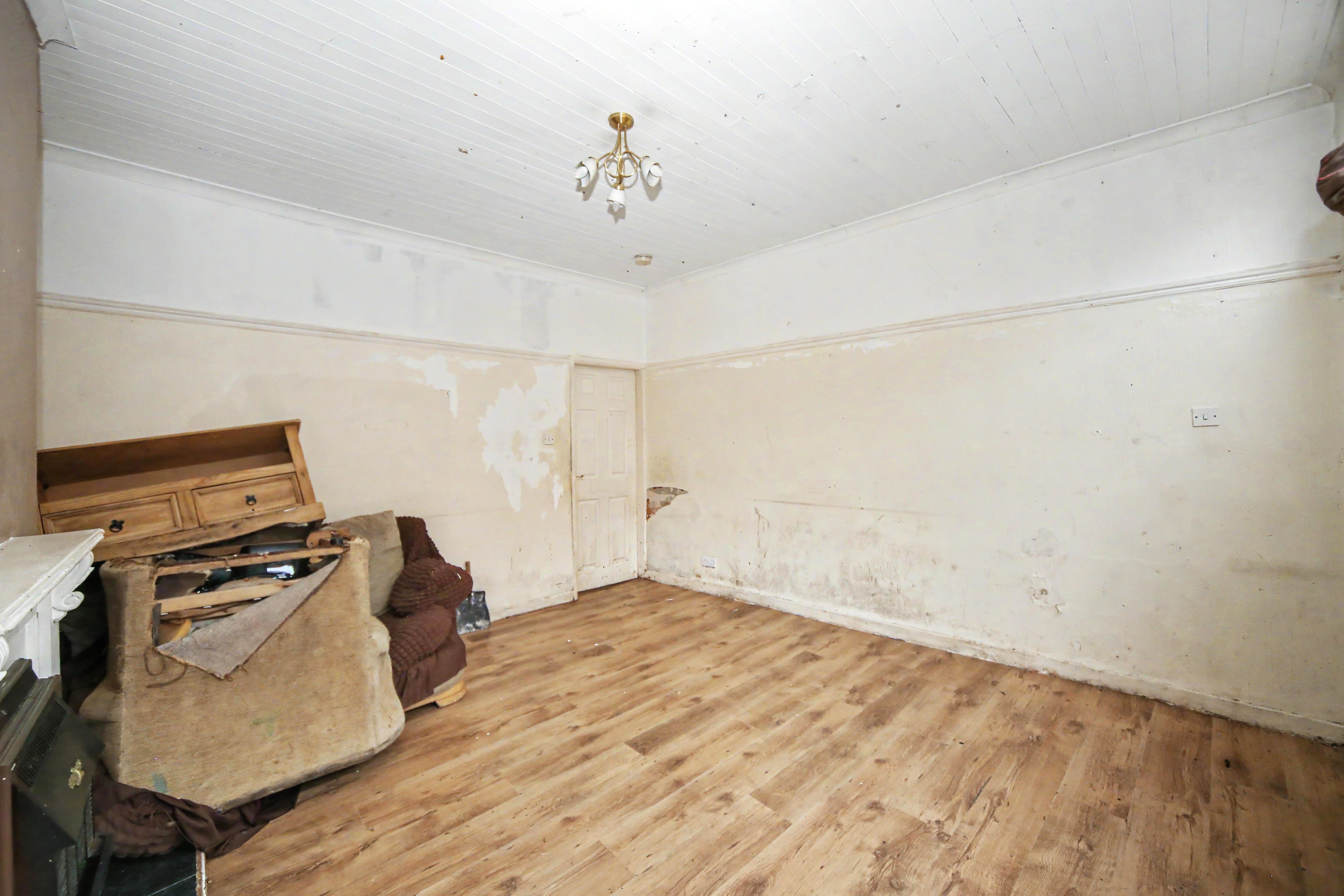 Image 4 of 16
