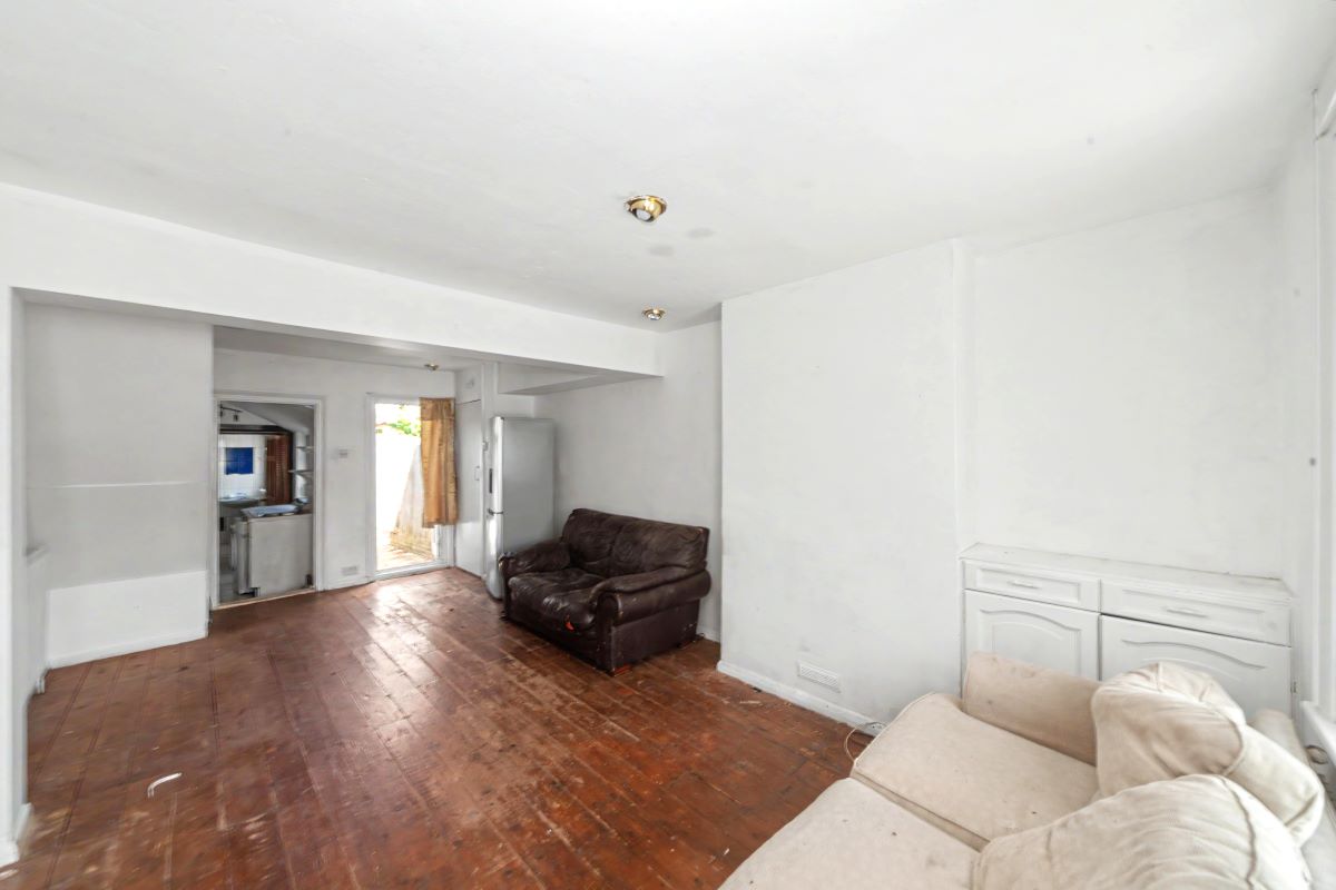 Image 4 of 18