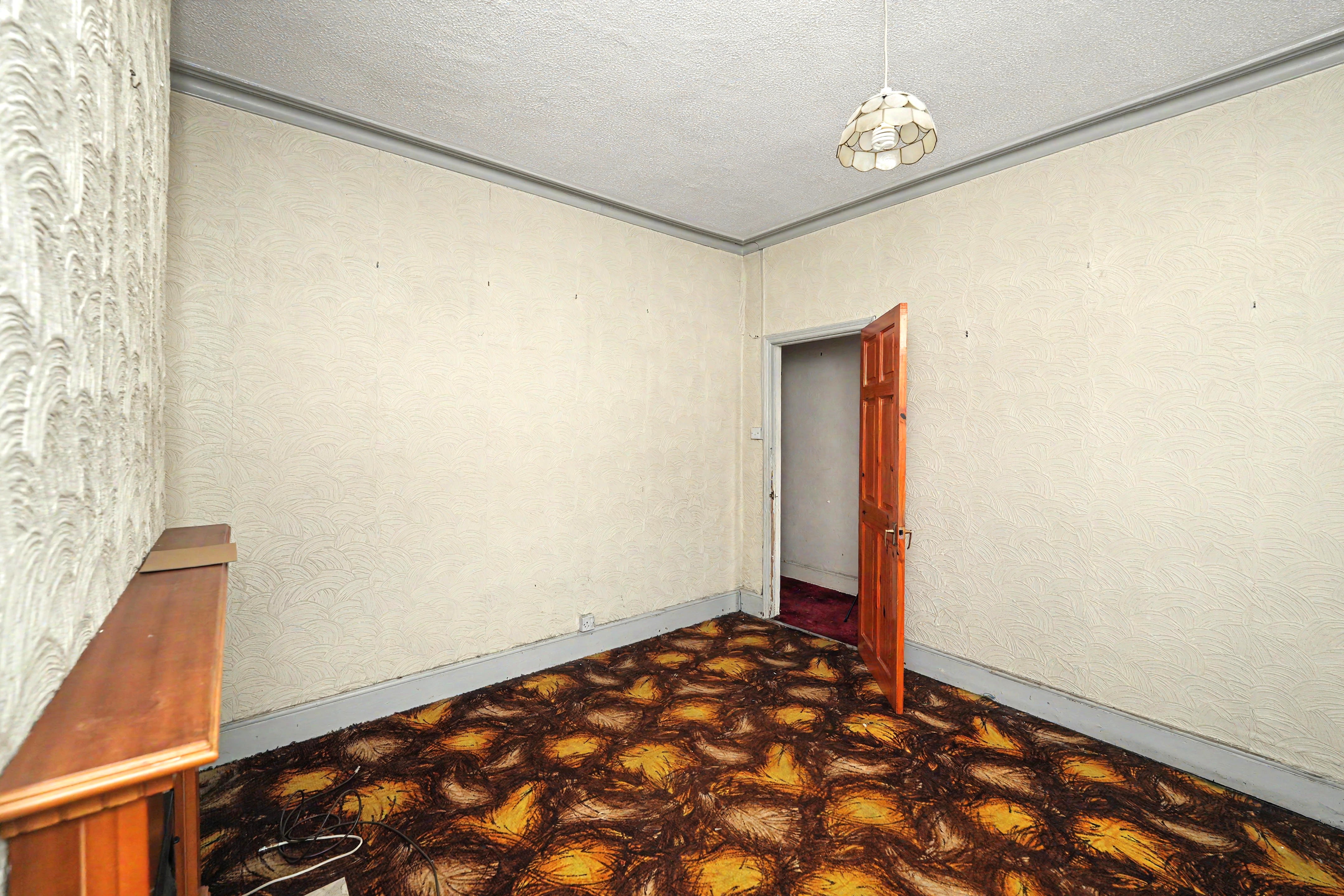 Image 4 of 19