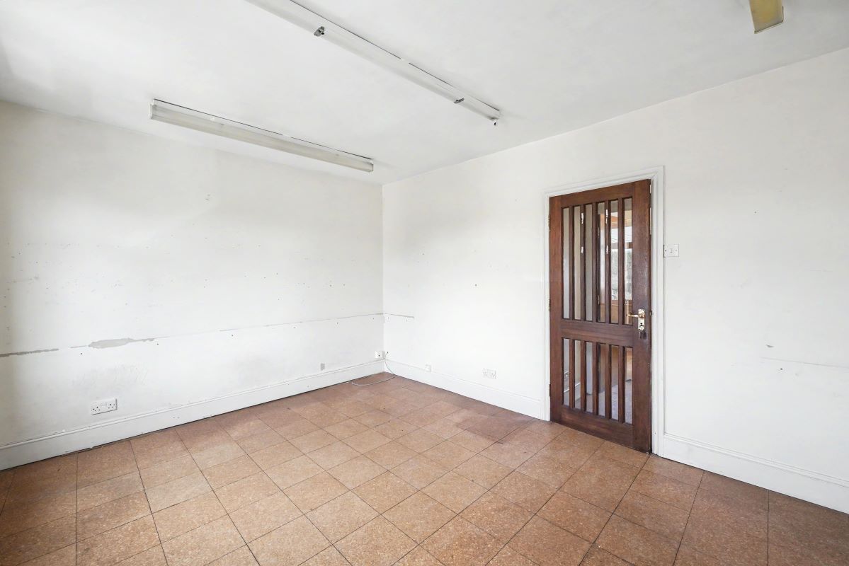 Image 10 of 18