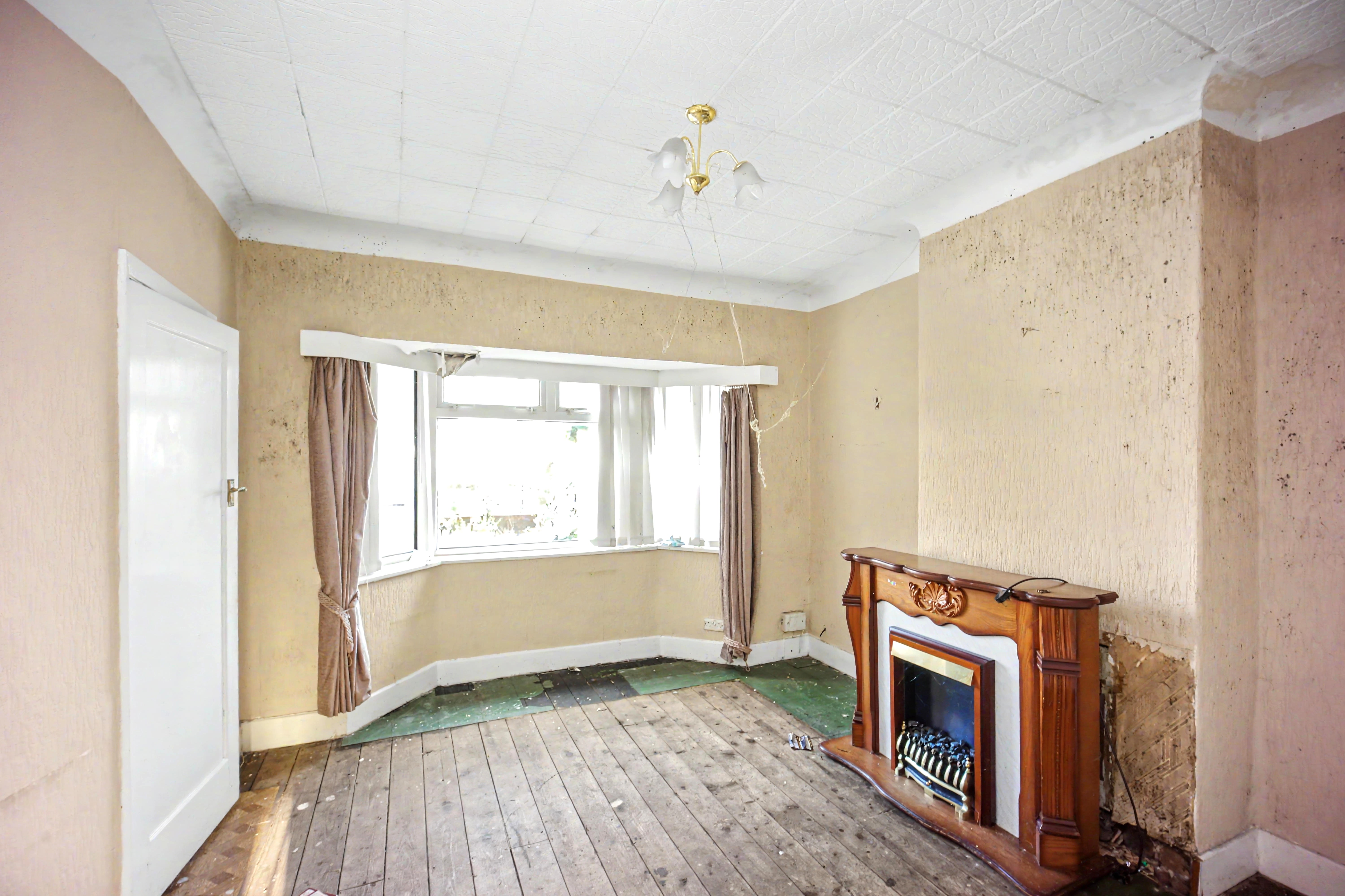 Image 2 of 18