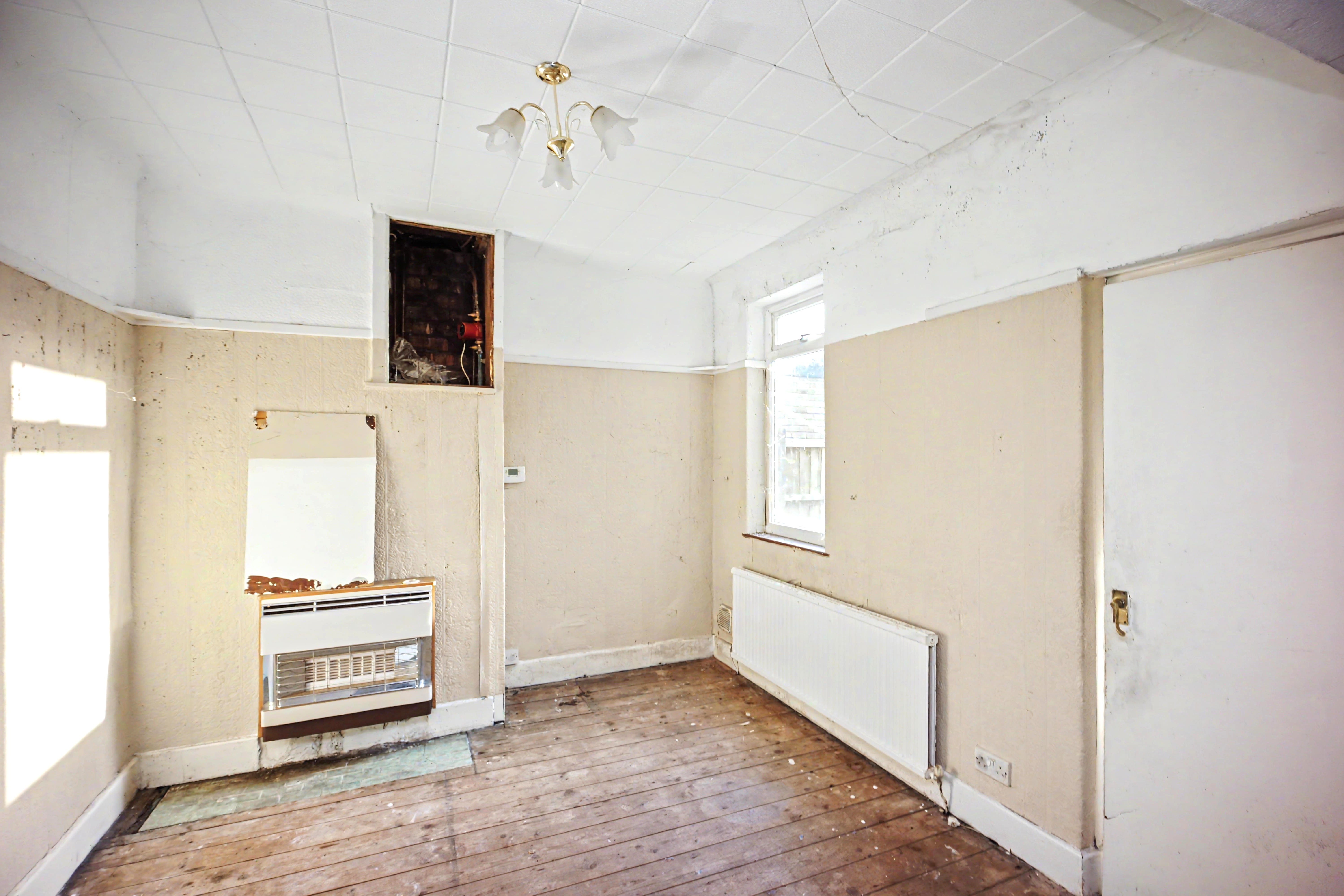 Image 4 of 18