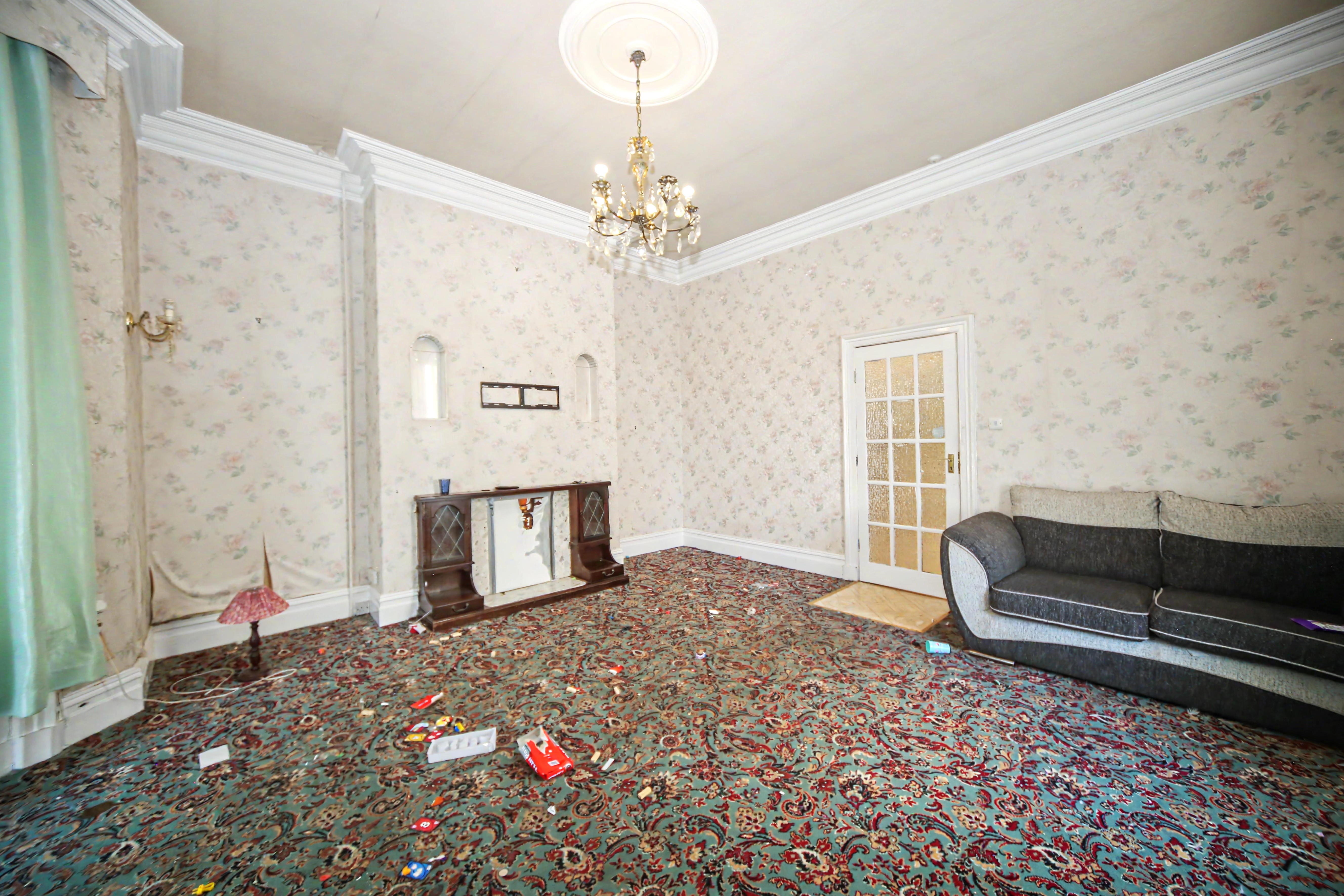 Image 4 of 25